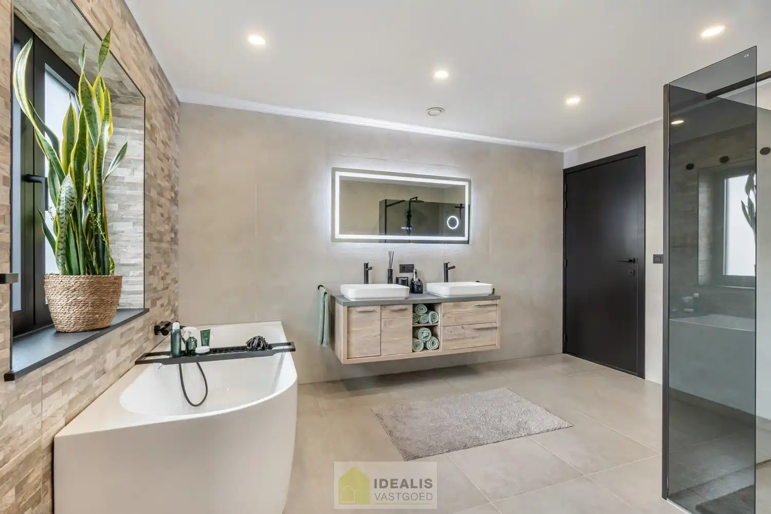 EEN BIJZONDER RIANTE WONING VAN MAAR LIEFST 302M² WOONOPPERVLAKTE OP EEN KNAP PERCEEL VAN 5A 90CA. foto 49