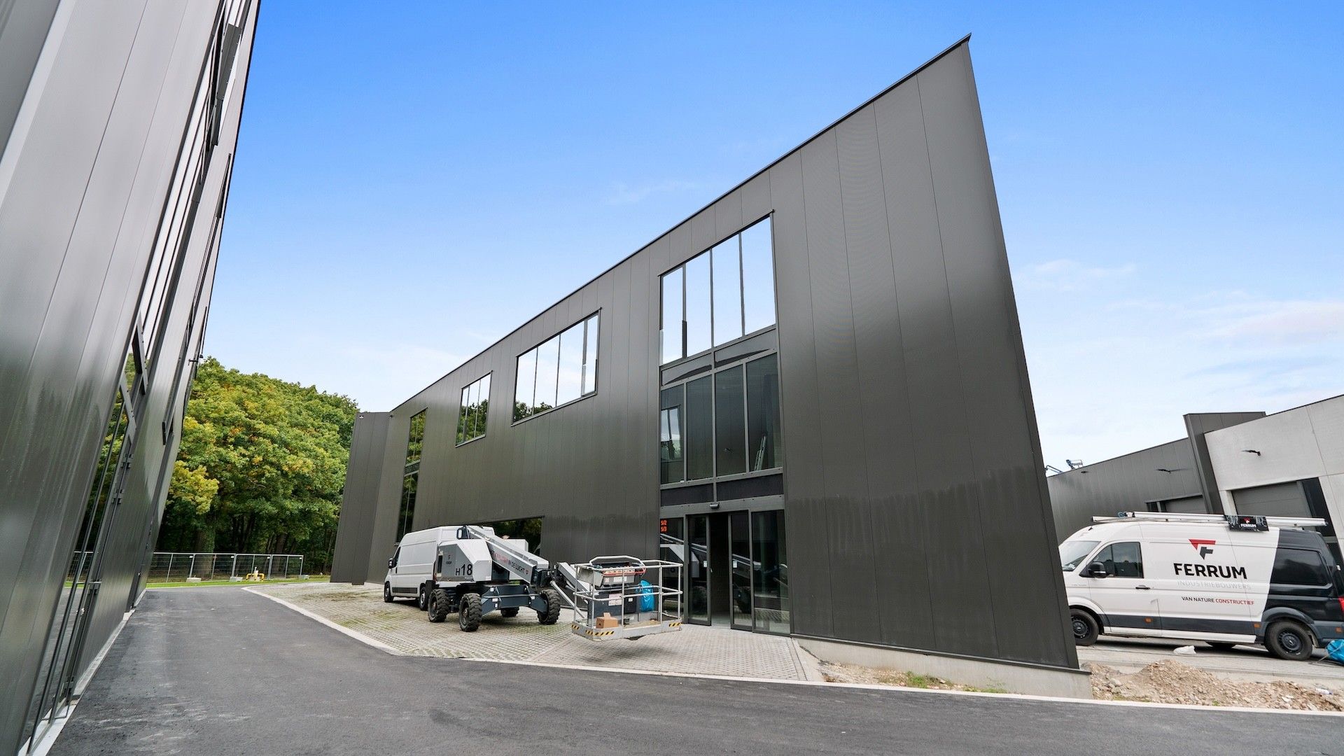 Moderne kantoorruimte van 359m2 op een ideale locatie tussen As en Genk foto 26
