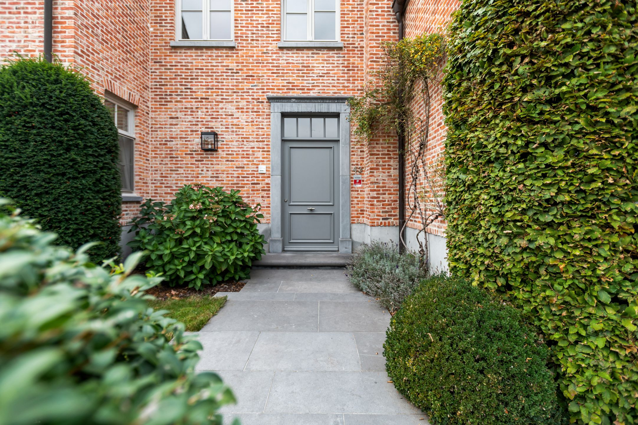 Uitzonderlijk mooie en recente woning op schitterend perceel foto 3