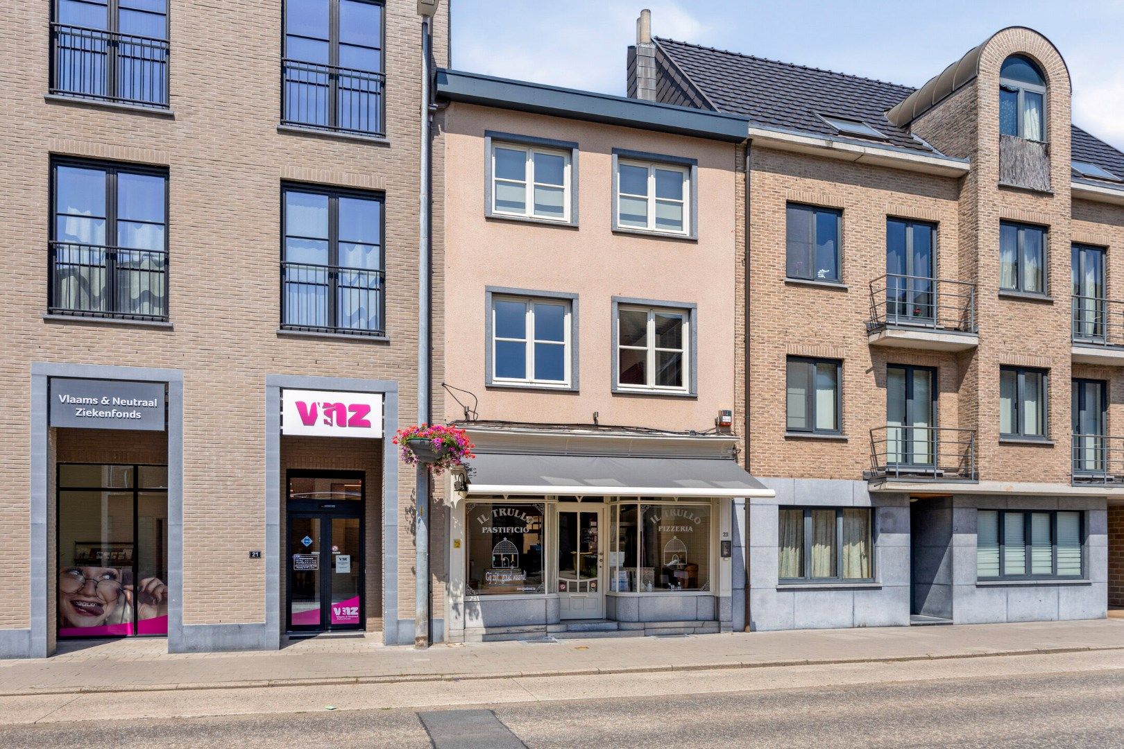 Ruime handelswoning met terras, dubbele garage en 2 parkeerplaatsen in Mol-centrum ! foto 22