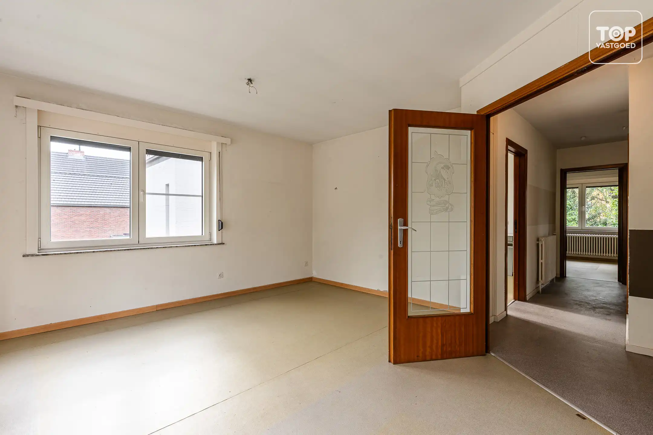 Ruime te renoveren woning met 4 slaapkamers op toplocatie foto 13