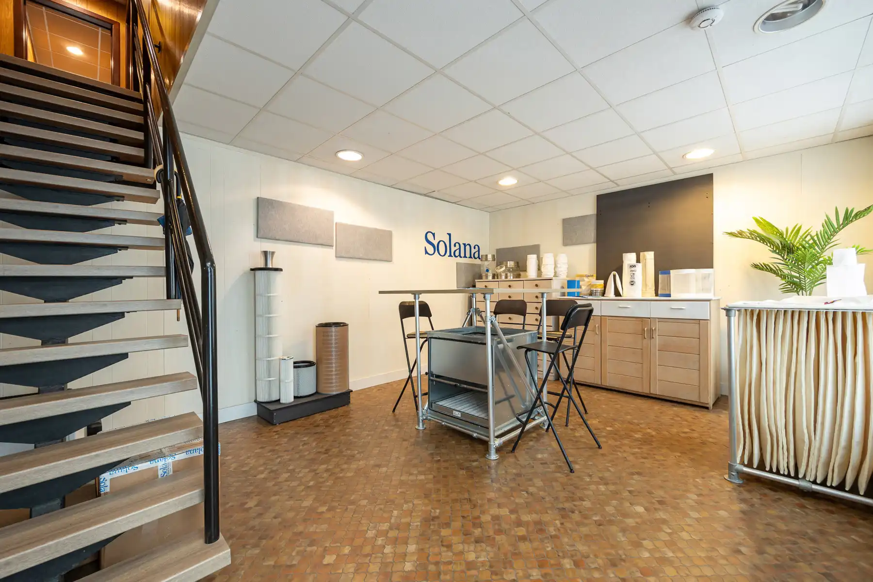 Kantoorgebouw met atelier op voll. bebouwd perceel van 528m² foto 2