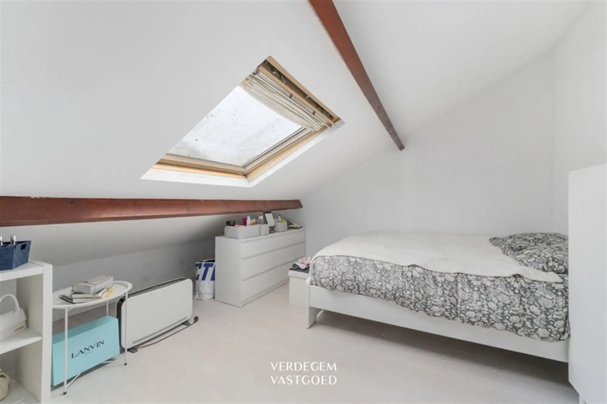 Ruime woning met 5 slaapkamers, zuidwestgerichte tuin en inpandige garage met oprit in een rustige straat foto 18