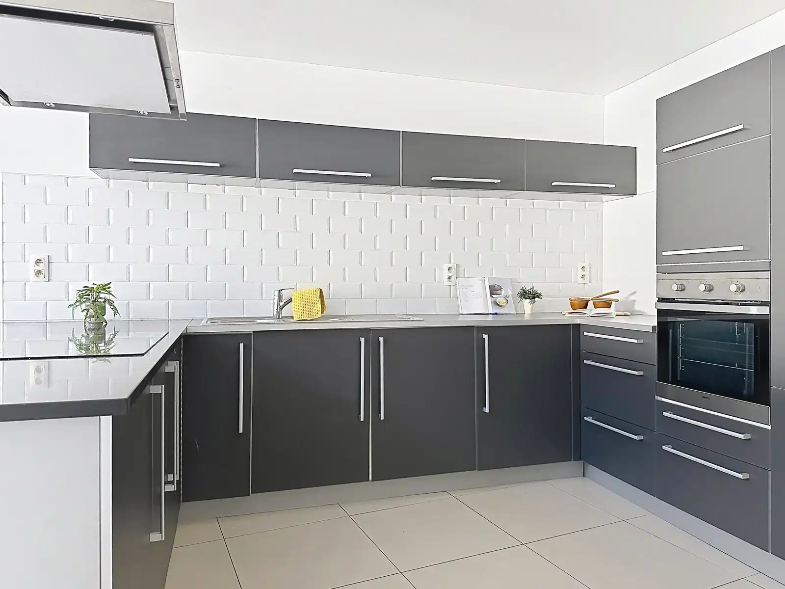 Instapklare, gerenoveerde woning met gezellige koer in hartje Niel! foto 14