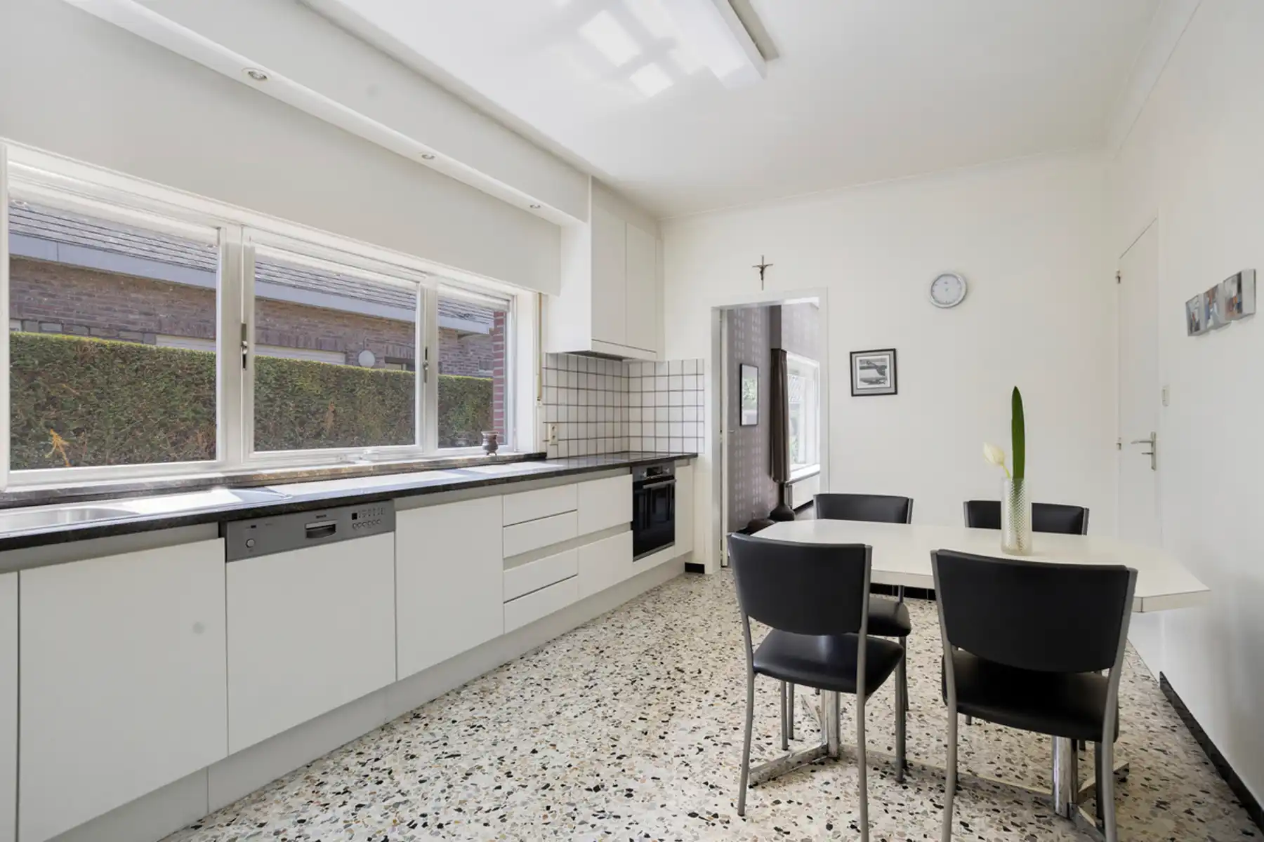 Bungalow (+/- 163 m²) + loods/werkplaats (>400 m²) + oprit foto 10