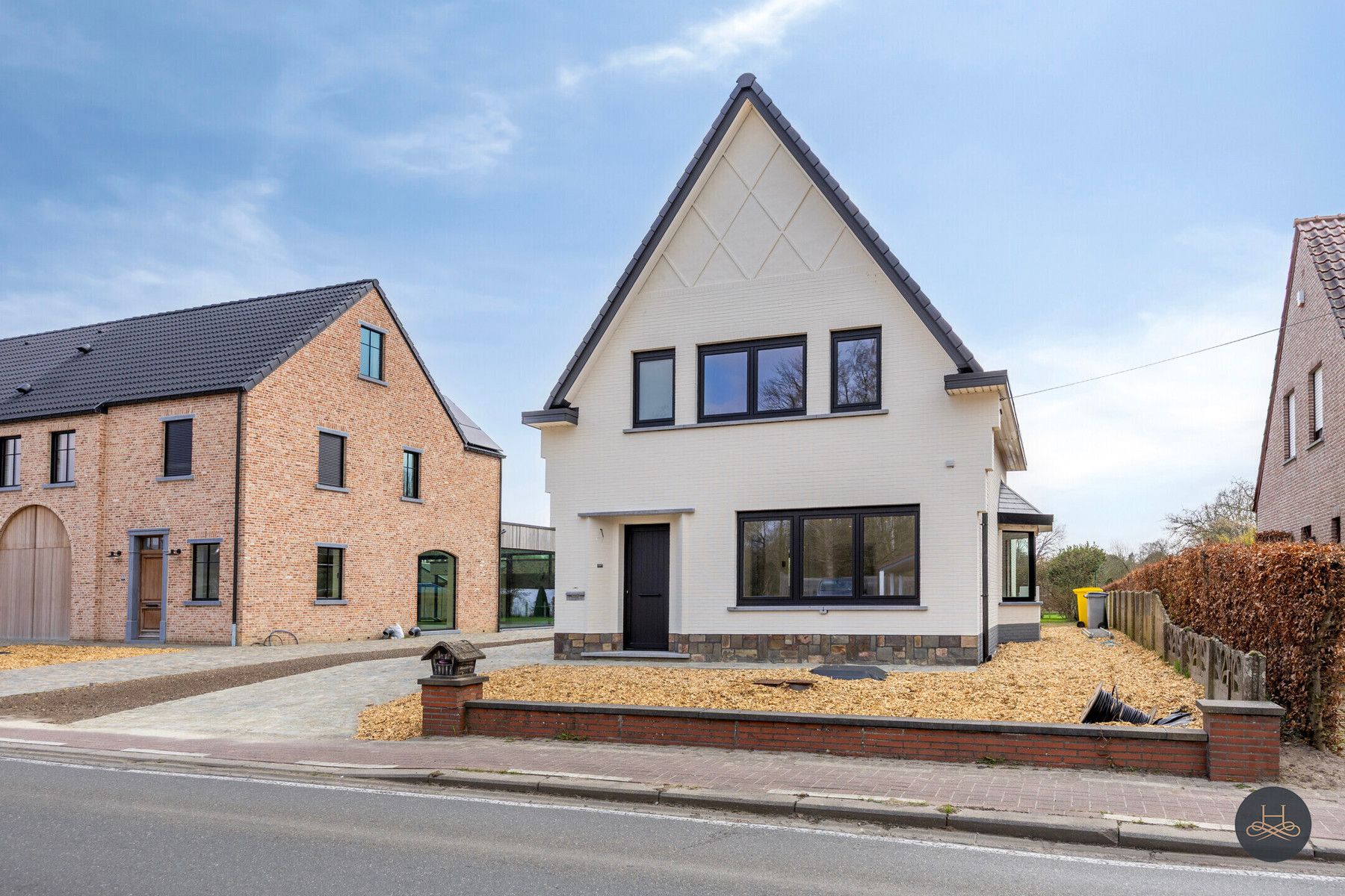 Totaal gerenoveerde woning met grote tuin foto 29