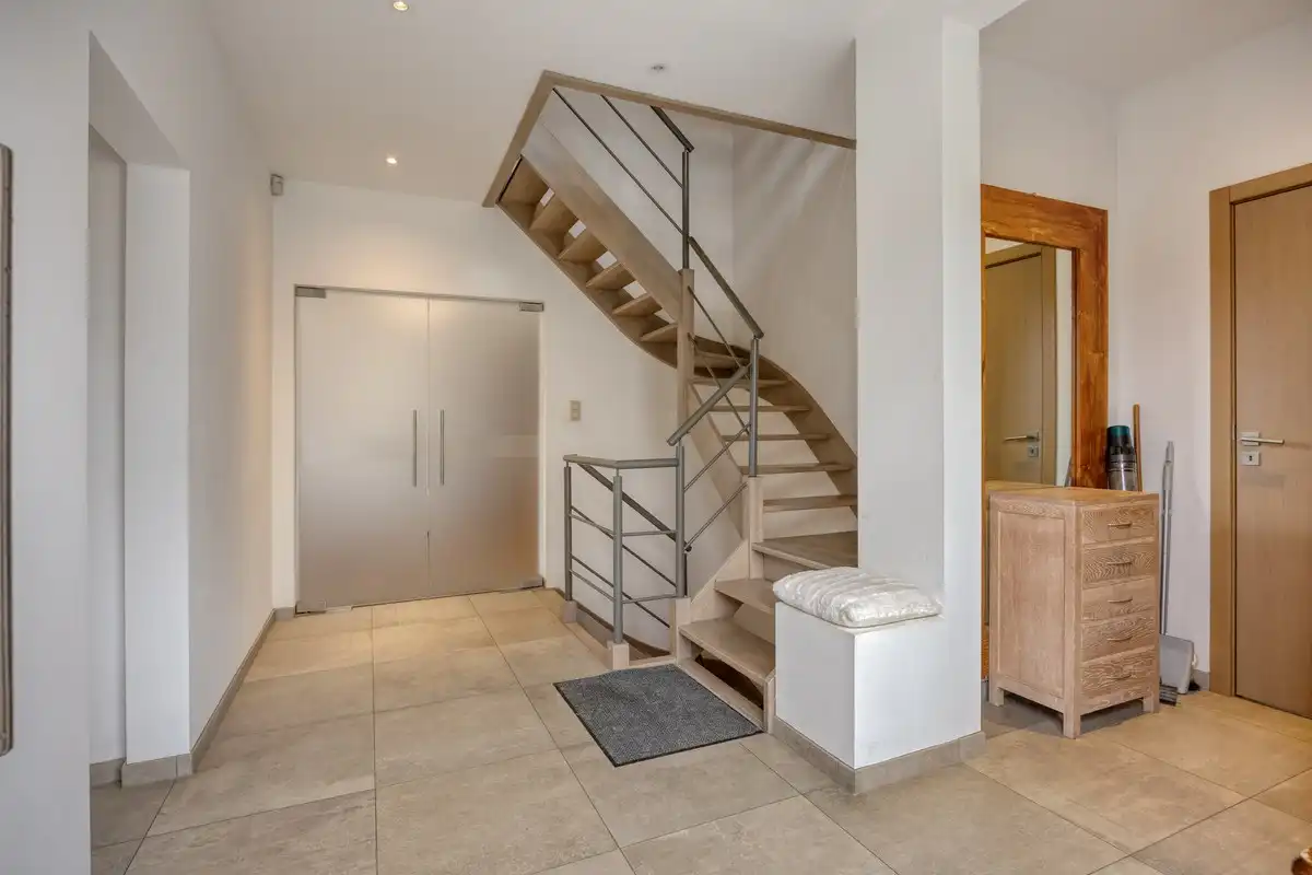 Ruime gerenoveerde villa met 5 slaapkamers en 2 badkamers, tuin en garage in Kessel-Lo, EPC-waarde 285 kWh/m²  foto 4