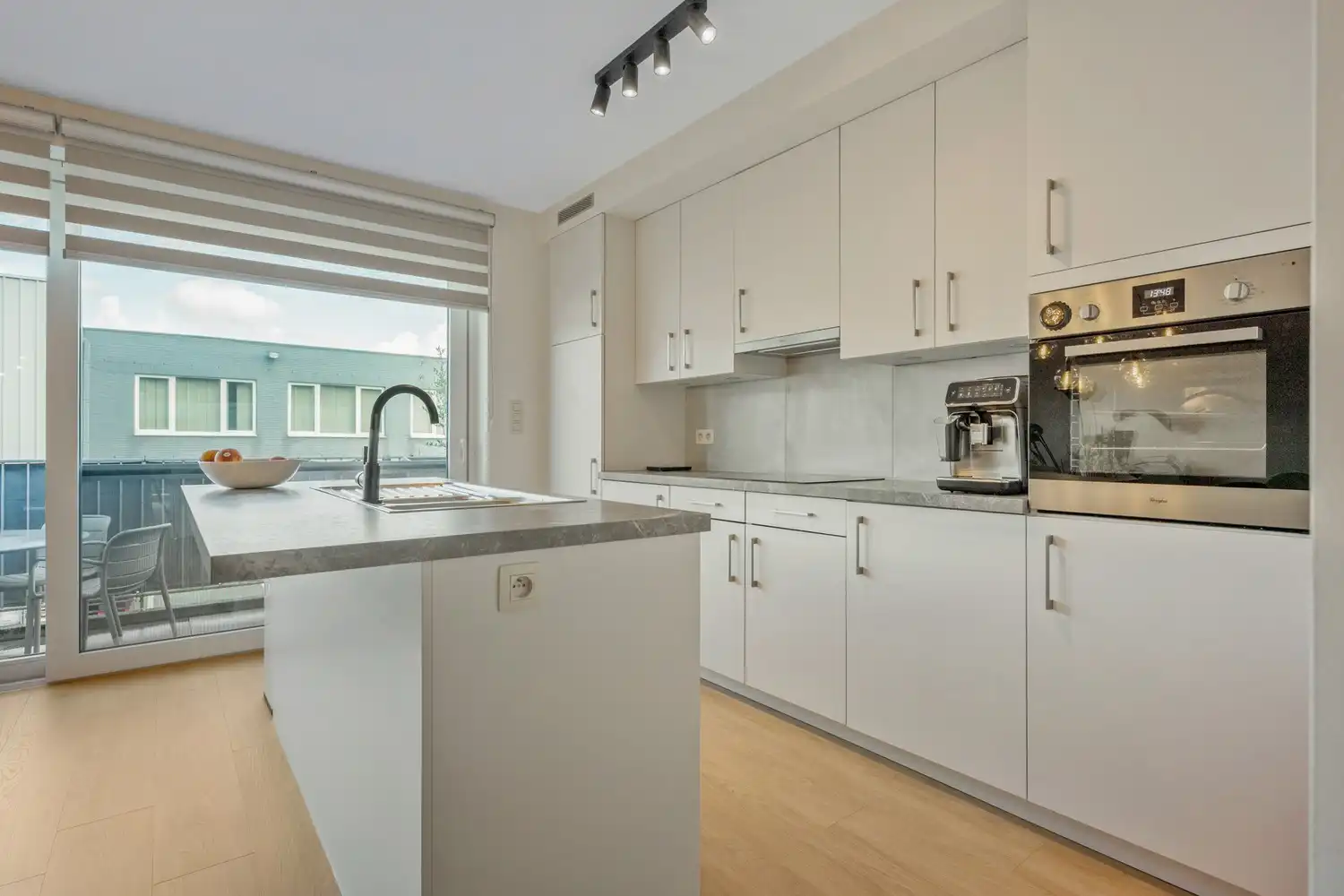 Recent ruim duplex appartement met 2 slpkrs en terras te Schriek foto 5