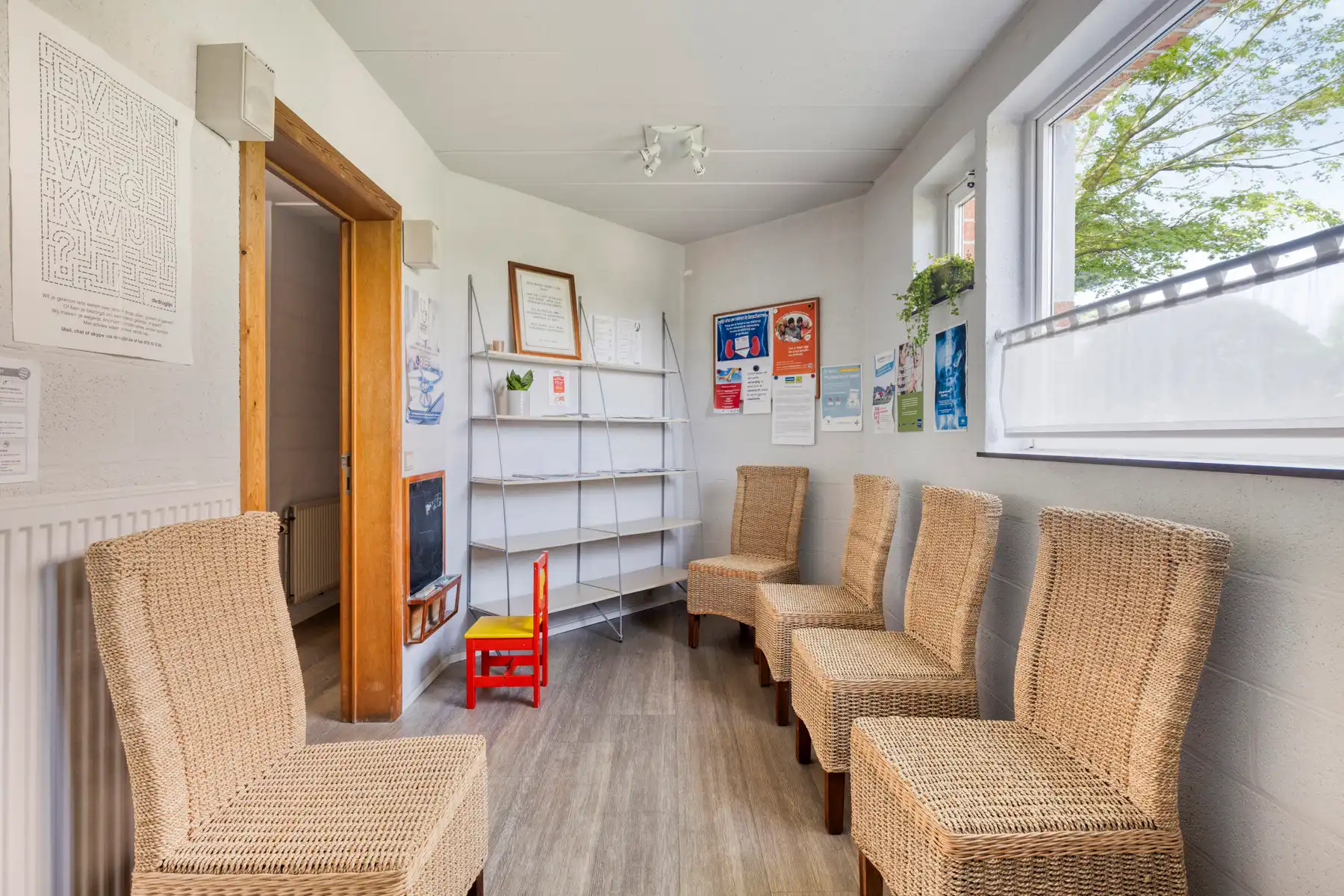 Ruime villa met praktijk! foto 26