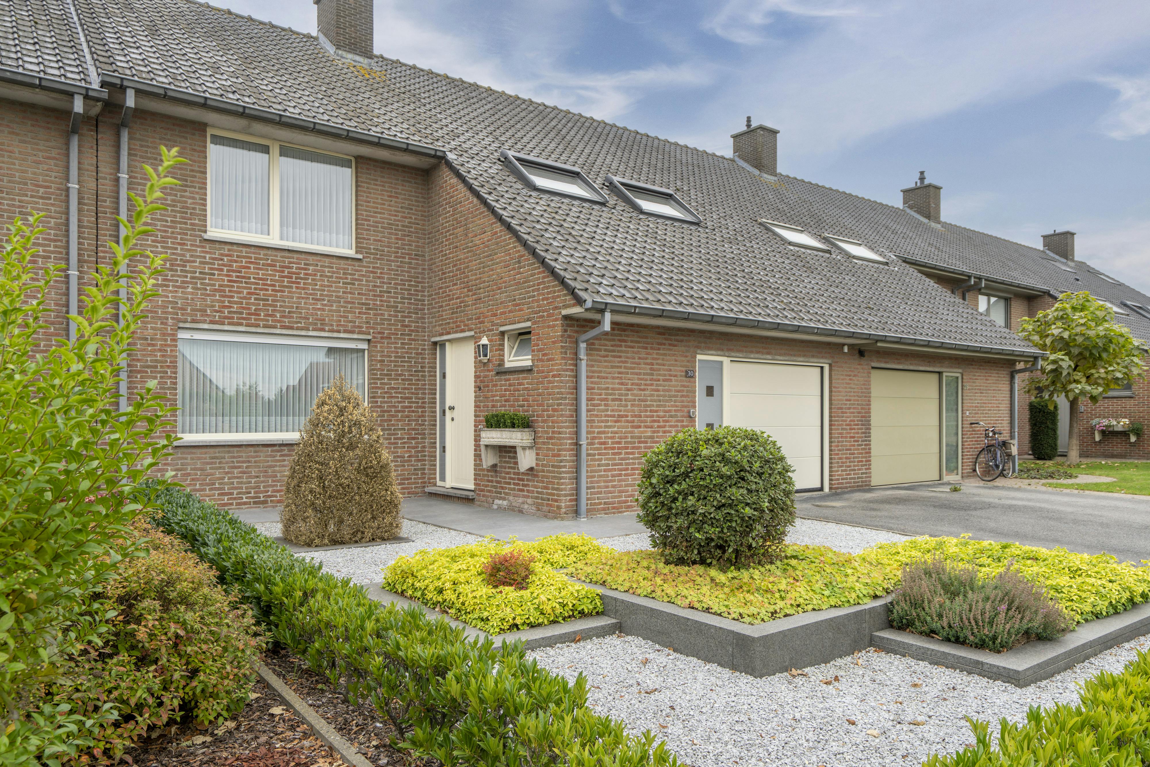 Ruime gezinswoning met 4 slaapkamers en tuin in Harelbeke! foto 19