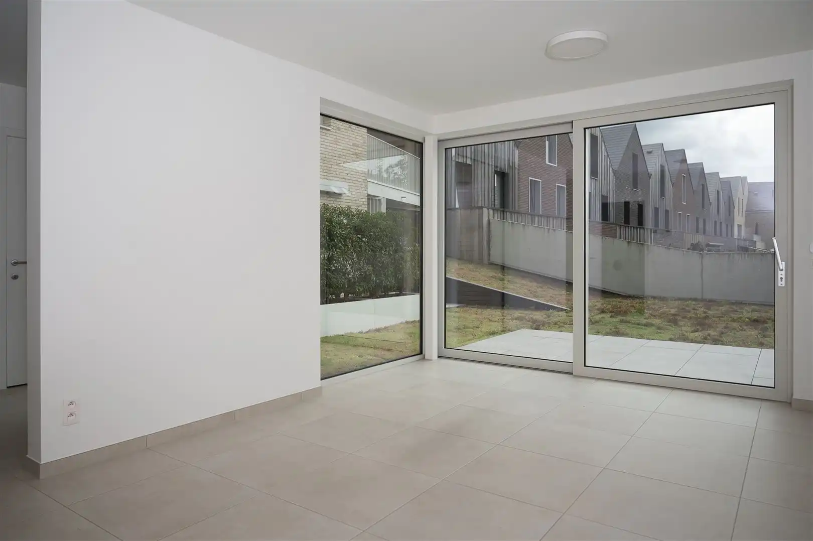 Gelijkvloers nieuwbouw appartement te huur  foto 2