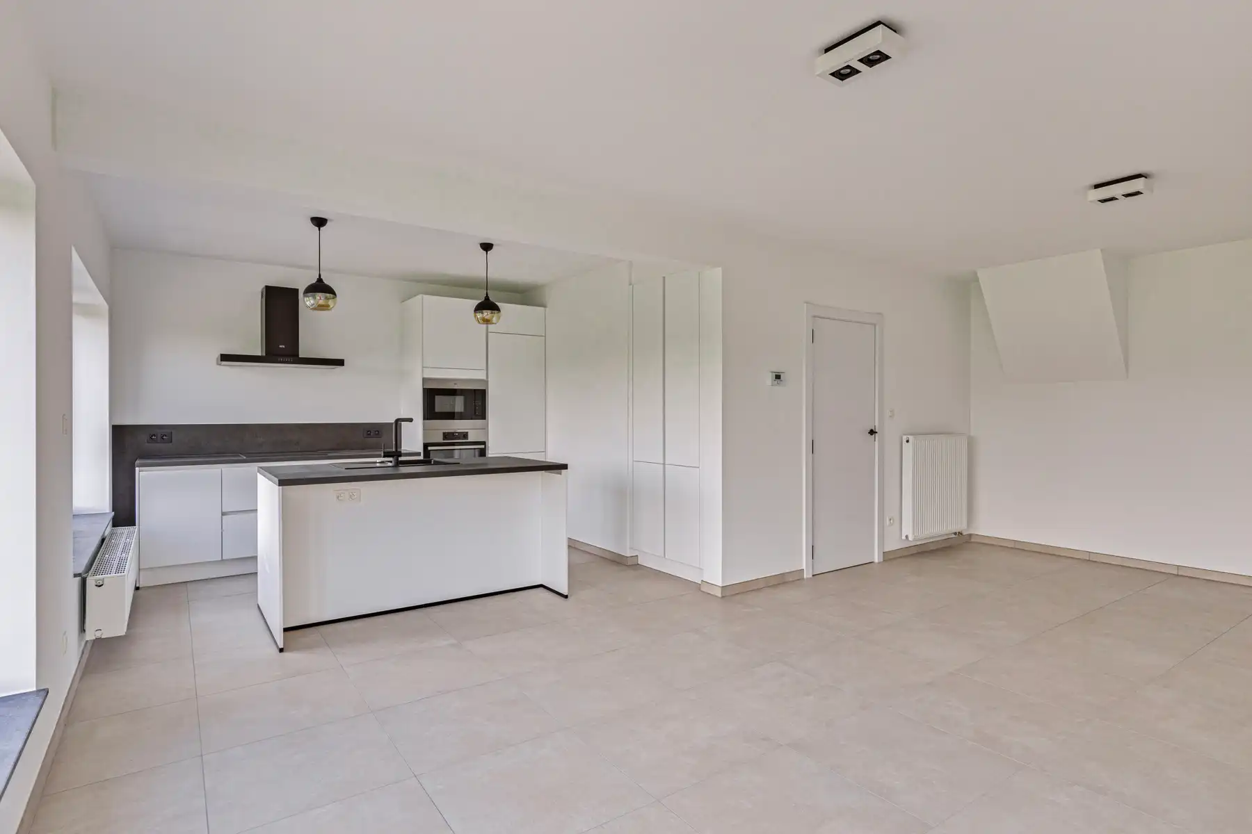 Duplex appartement met 4 slpk en 2 badkamers, tuin en garage foto 4