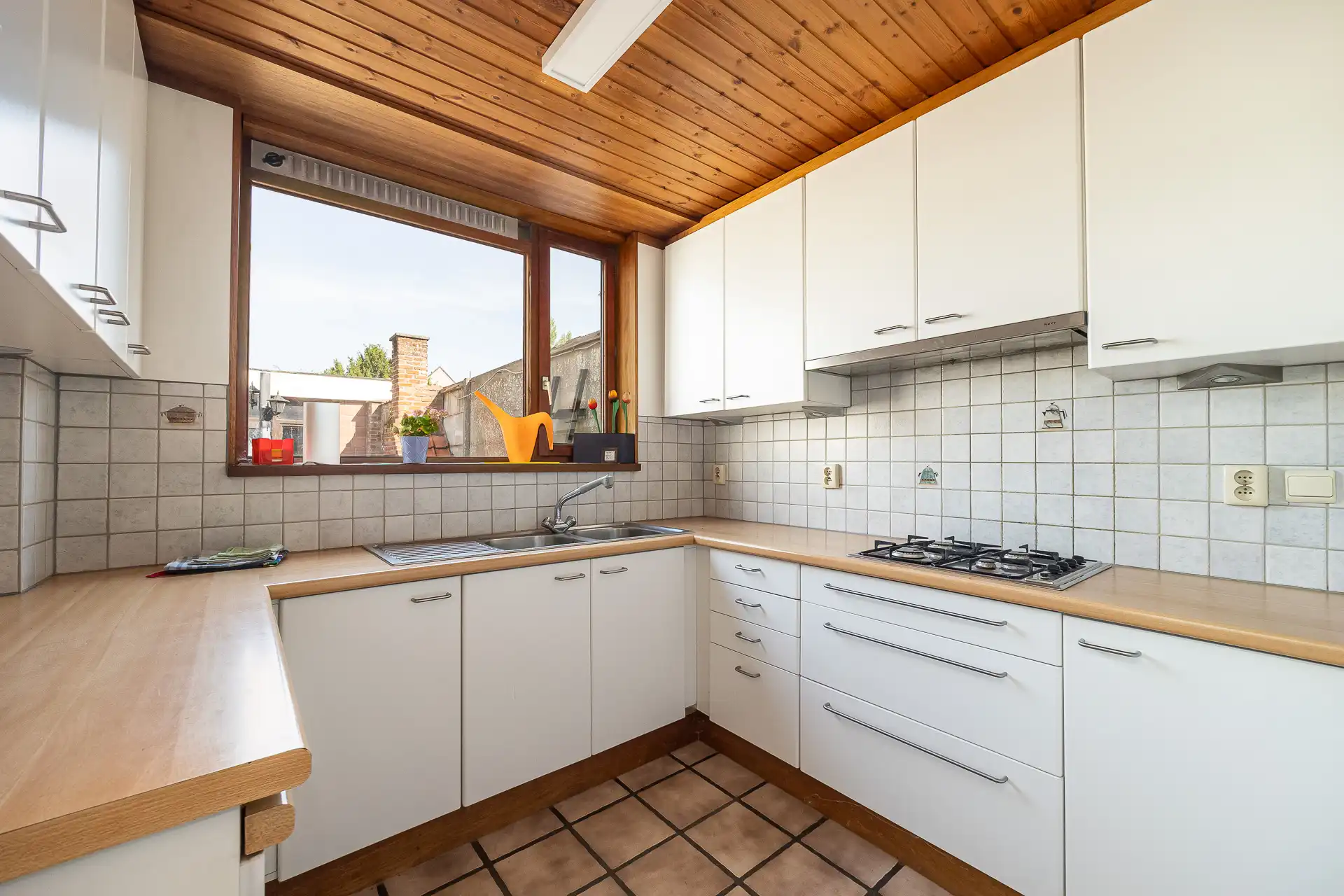Charmante, centraal gelegen woning met tuinhuis foto 4