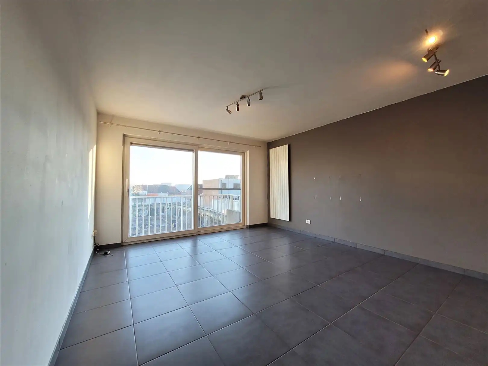 Ongemeubeld appartement met 1 slaapkamer en slaaphoek foto 3