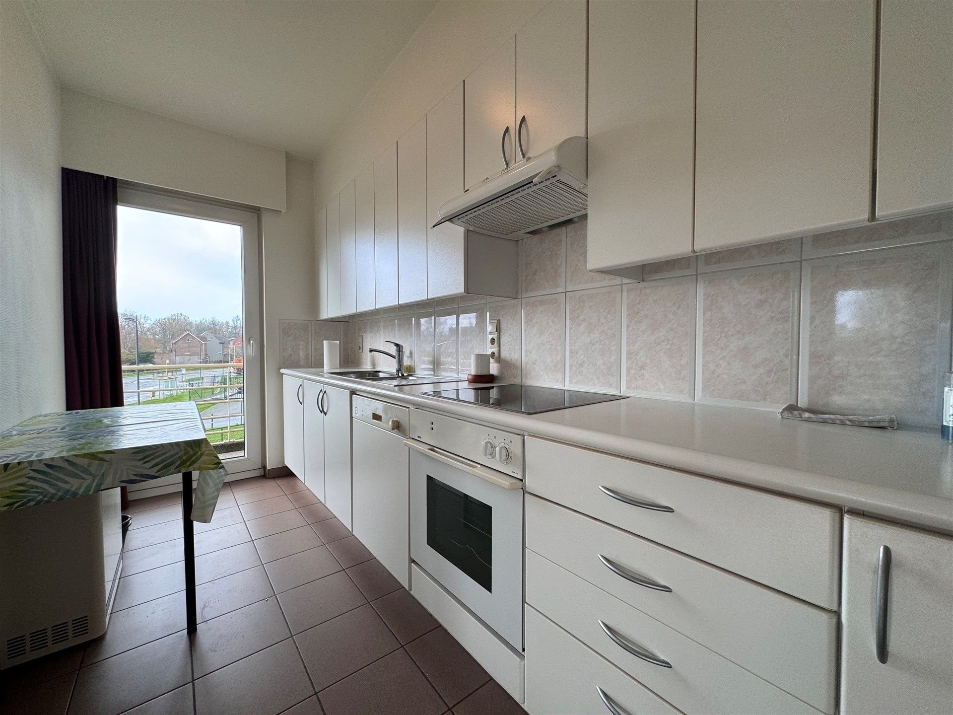 Lichtrijk appartement met ondergrondse garage en twee terrassen. foto 9