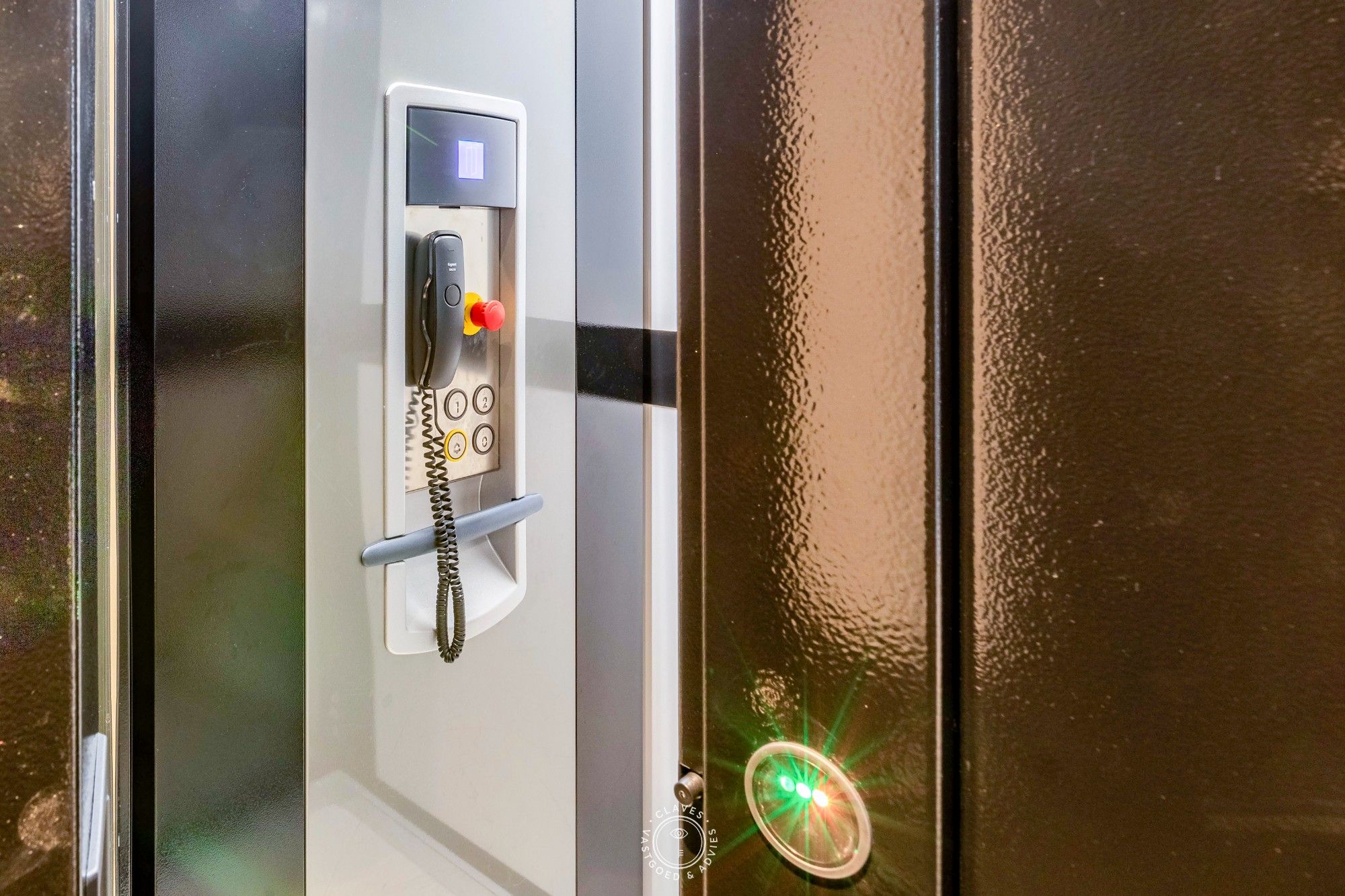 Prachtige bel-étage met 4 slaapkamers en een eigen lift foto 11