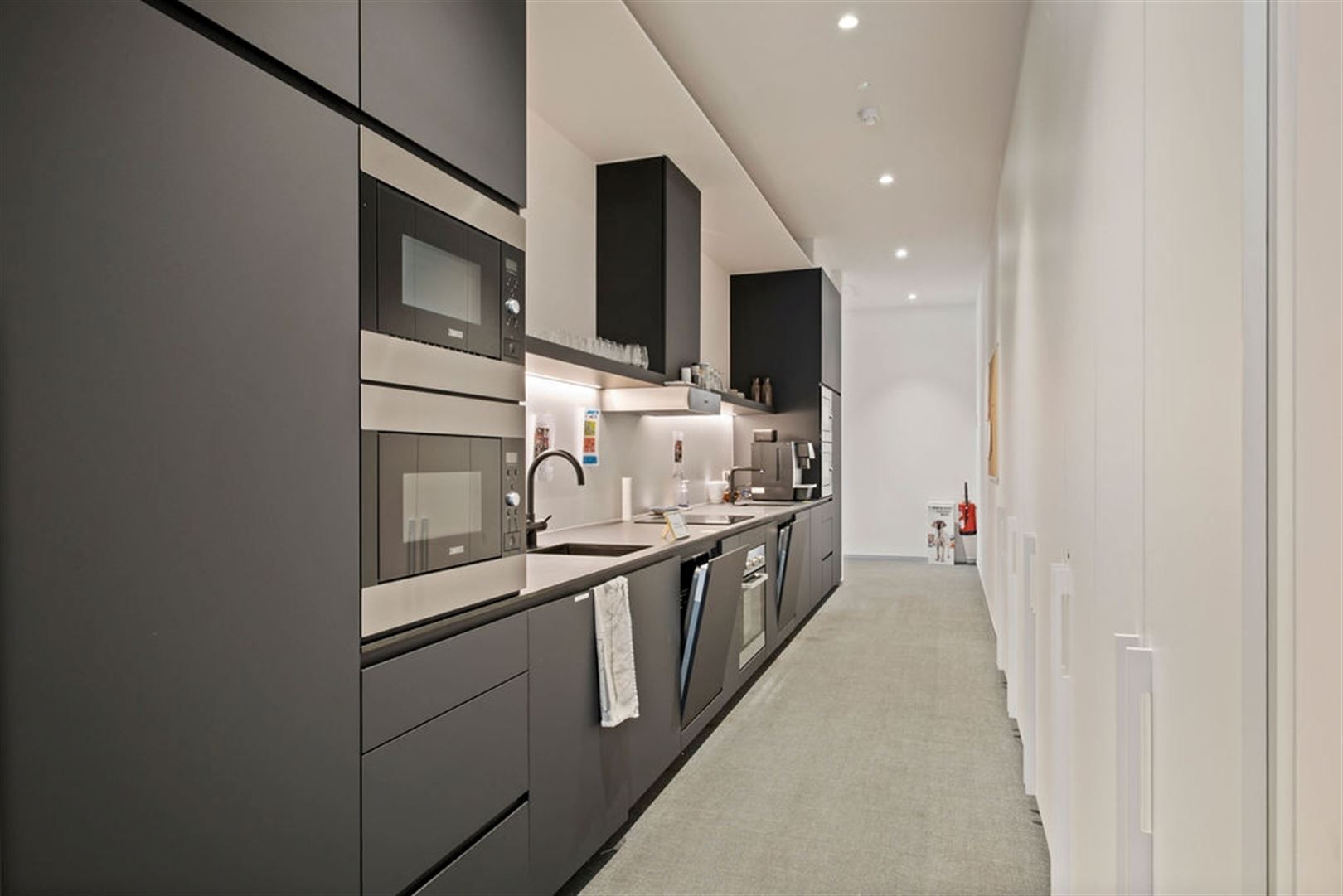 Magazijn met kantoren zichtlocatie E17 foto 16