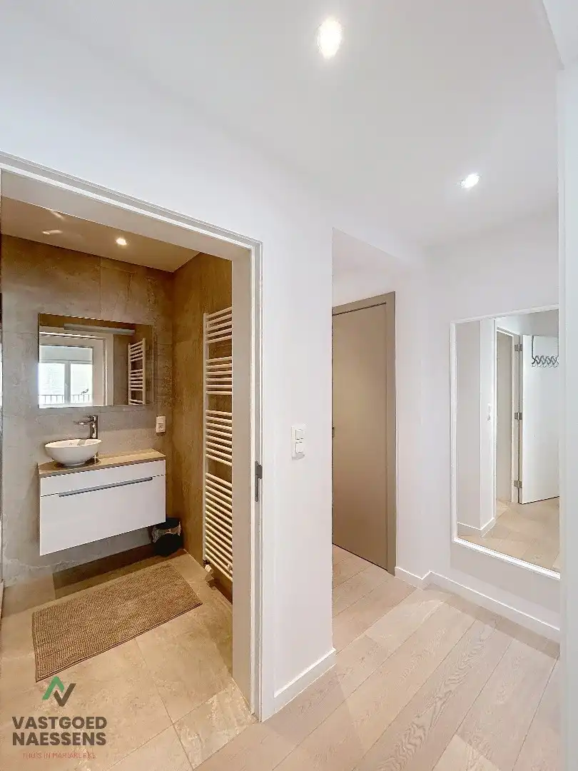 SCHITTEREND VERNIEUWD 2 SLPK APP MET TERRAS EN ZICHT OP ZEE foto 15