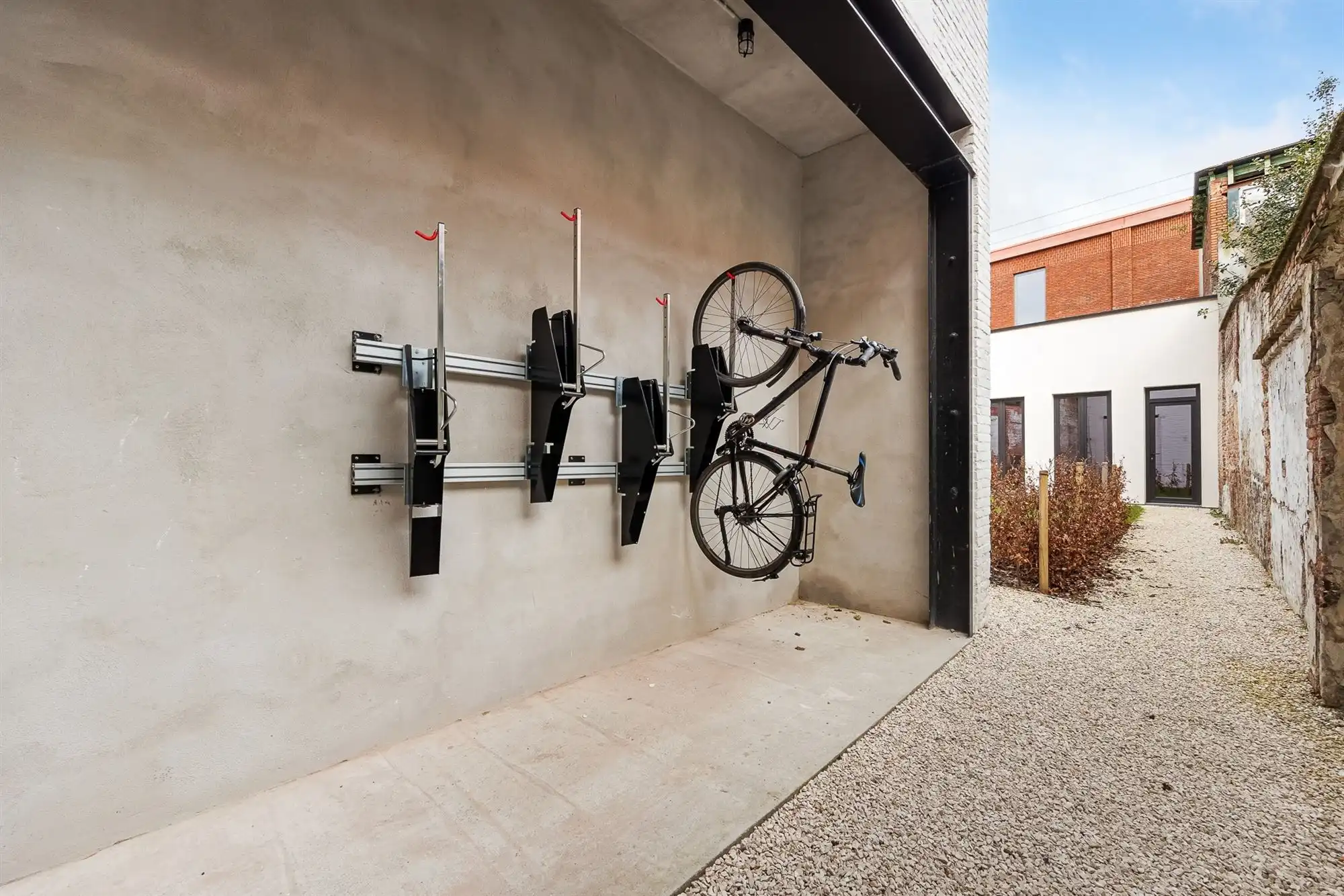 Centraal gelegen casco ruimte met privatieve tuin.  foto 17