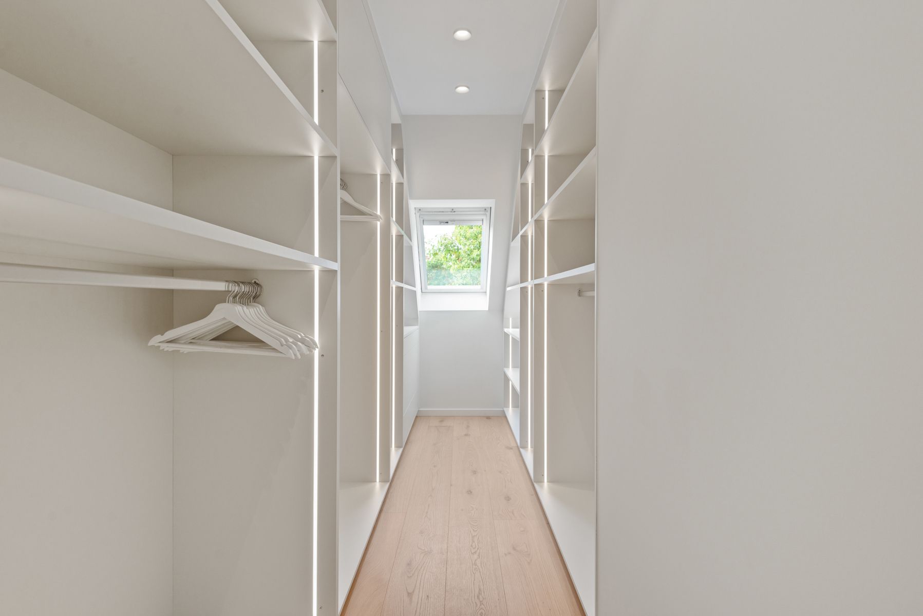 Exclusief duplex dakappartement met zicht op weiland. foto 25