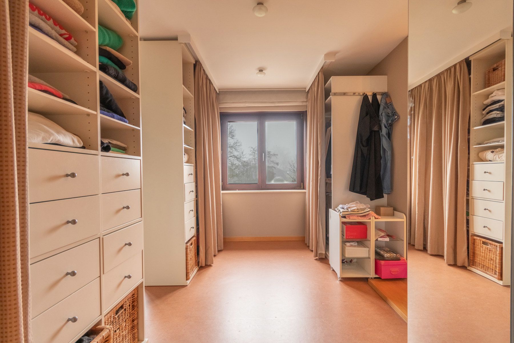 Karaktervolle woning met 5 slaapkamers + 2 bureaus en tuin foto 14