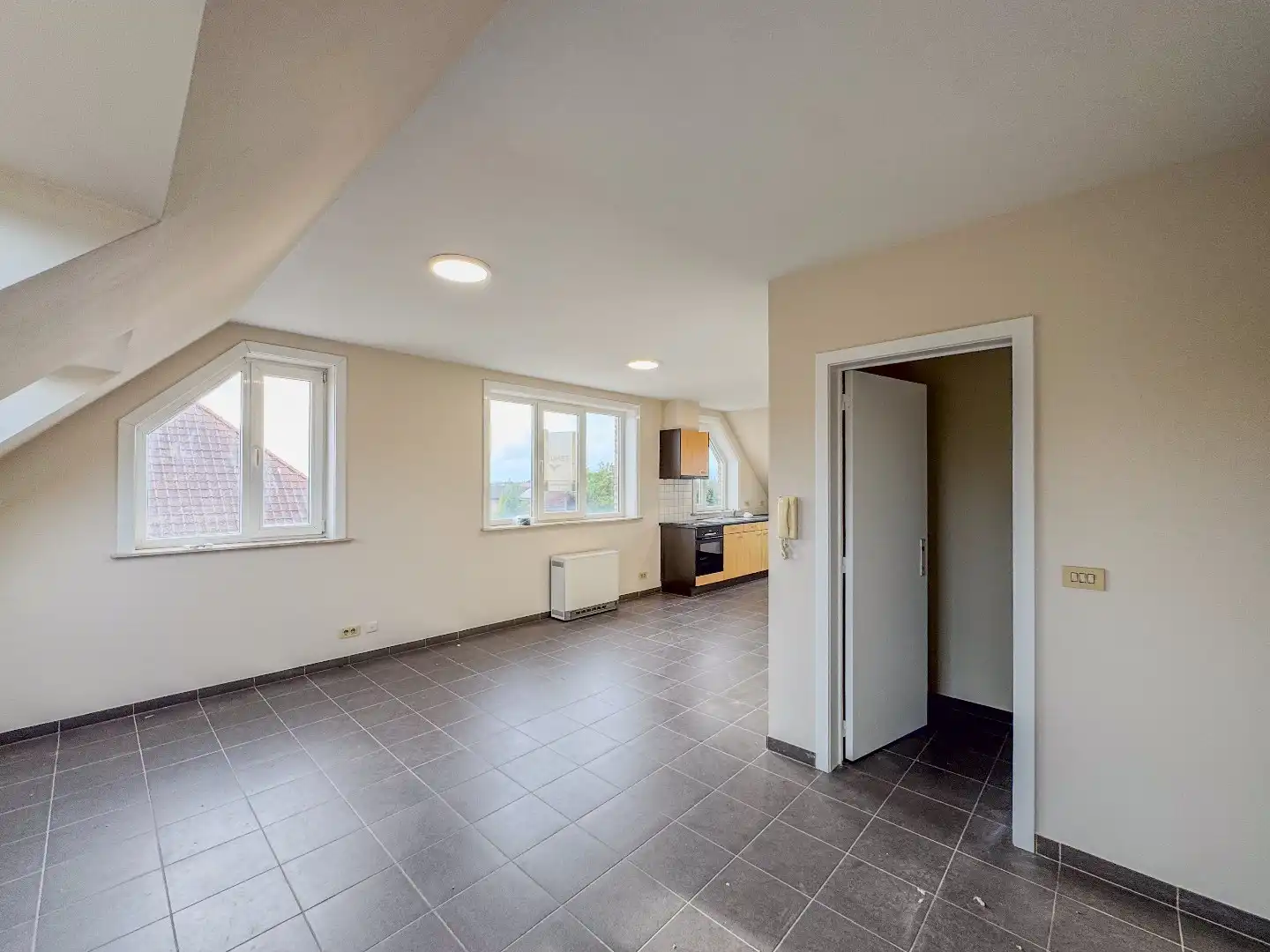 Ruim appartement met 2 slaapkamers en ruime garage. foto 9
