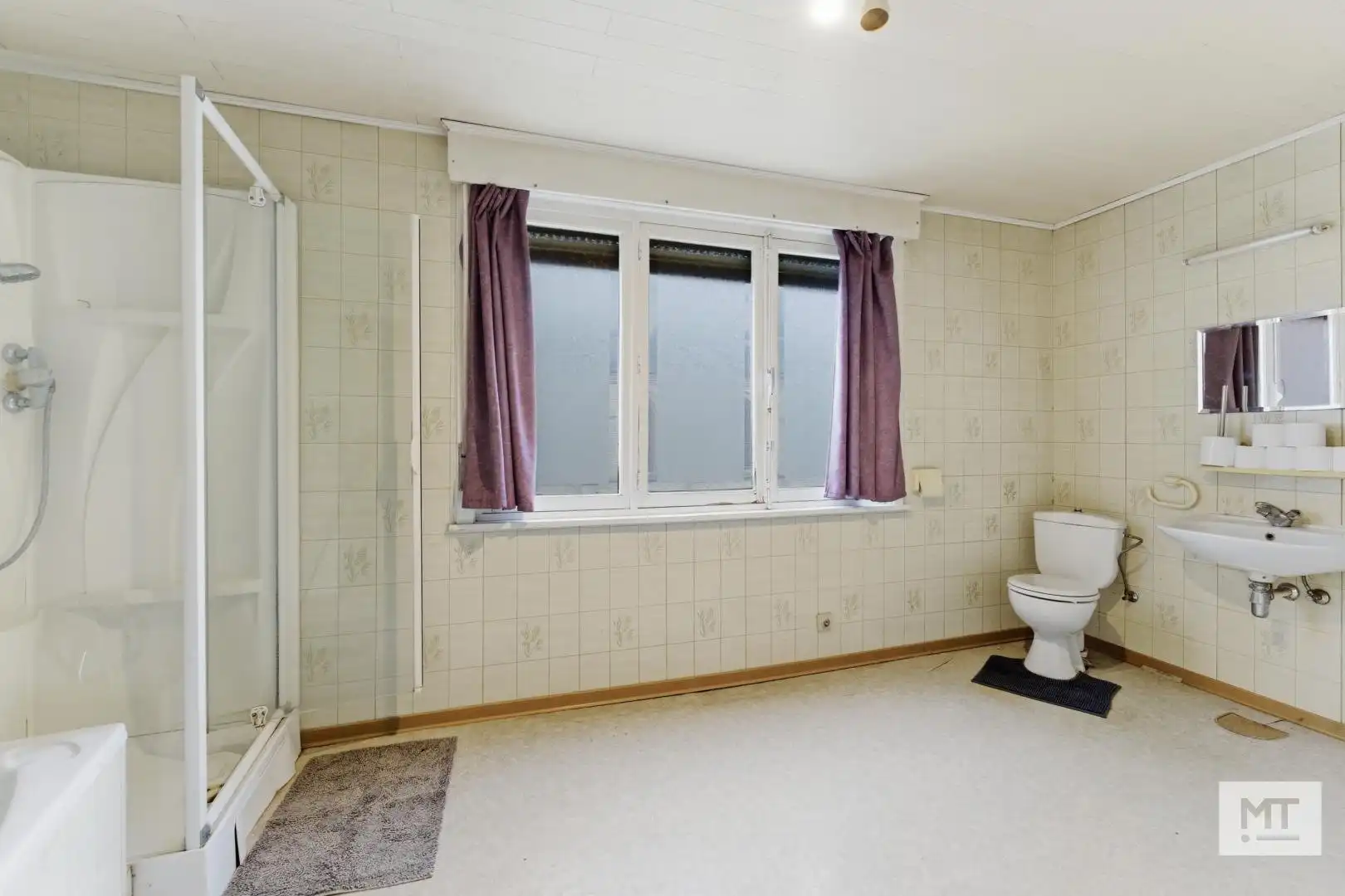Bijzonder ruim gebouw met magazijn in de dorpskern van Zandvoorde (Zonnebeke) foto 11