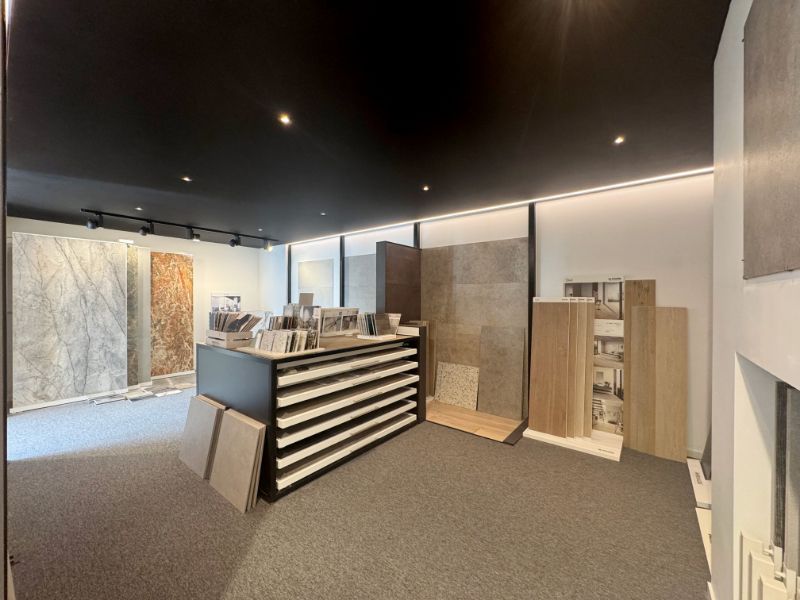 Showroom met kantoor en opslag te koop foto 7