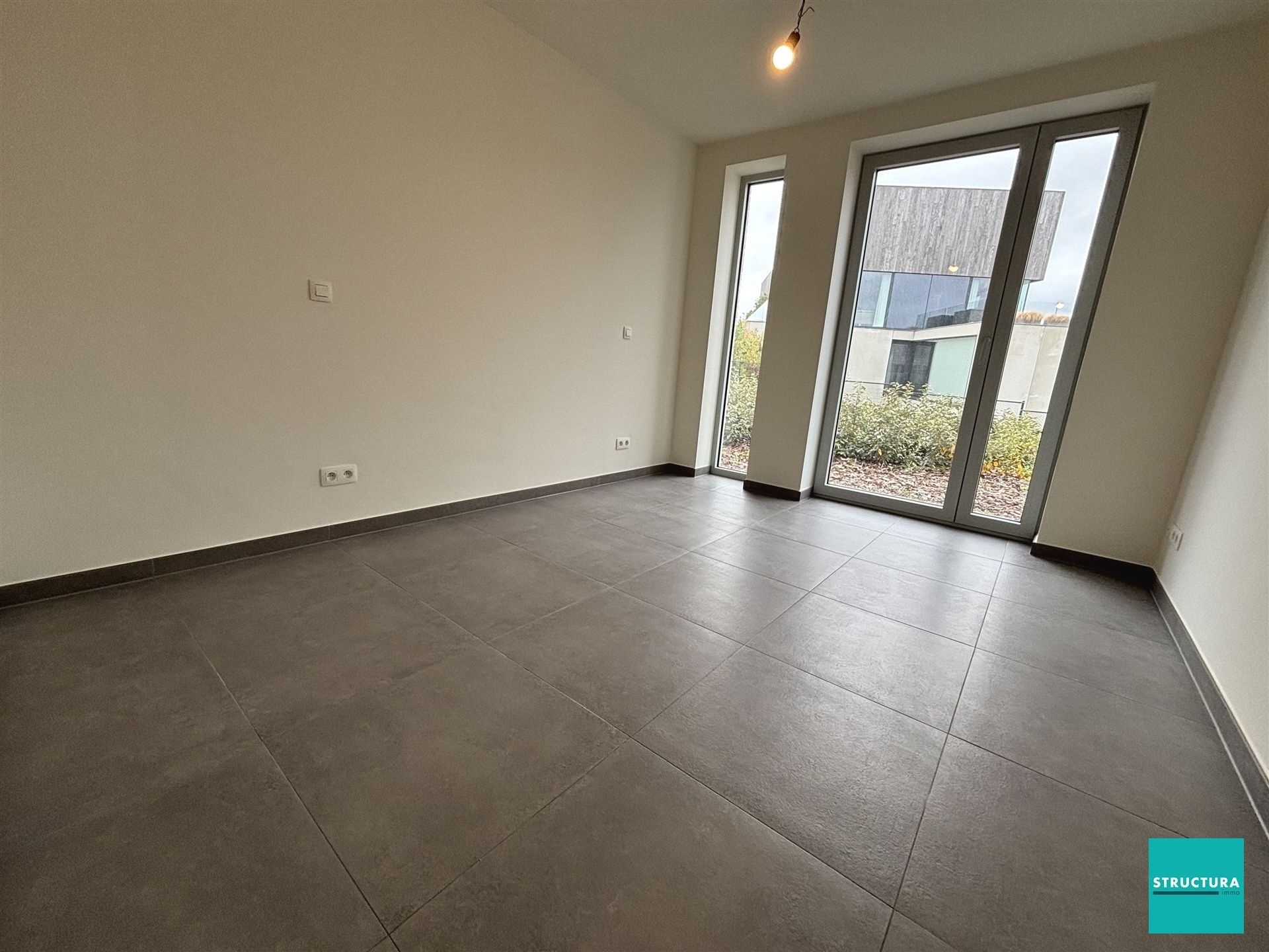 Ruim nieuwbouw appartement met tuin en staanplaats foto 12