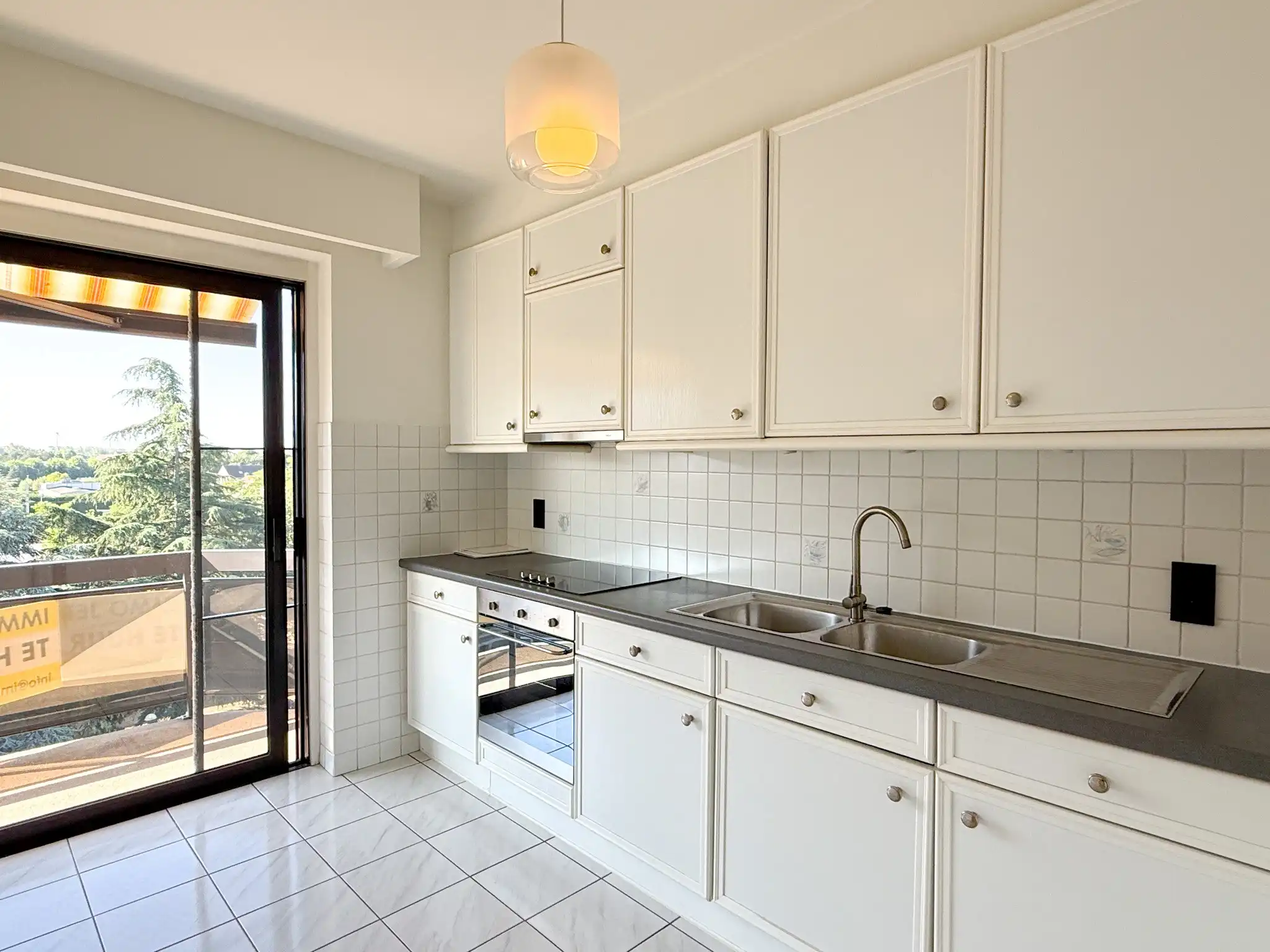 Appartement met twee slaapkamers en twee terrassen in het centrum van Beveren foto 5