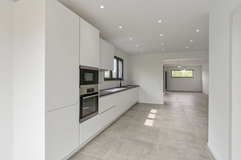 Totaal gerenoveerde woning, gelegen op 7are in een zeer rustige straat foto 11
