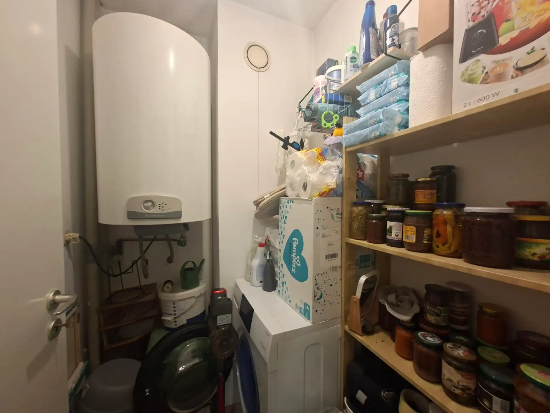Instapklaar appartement met 2 slaapkamers, berging & parking foto 9