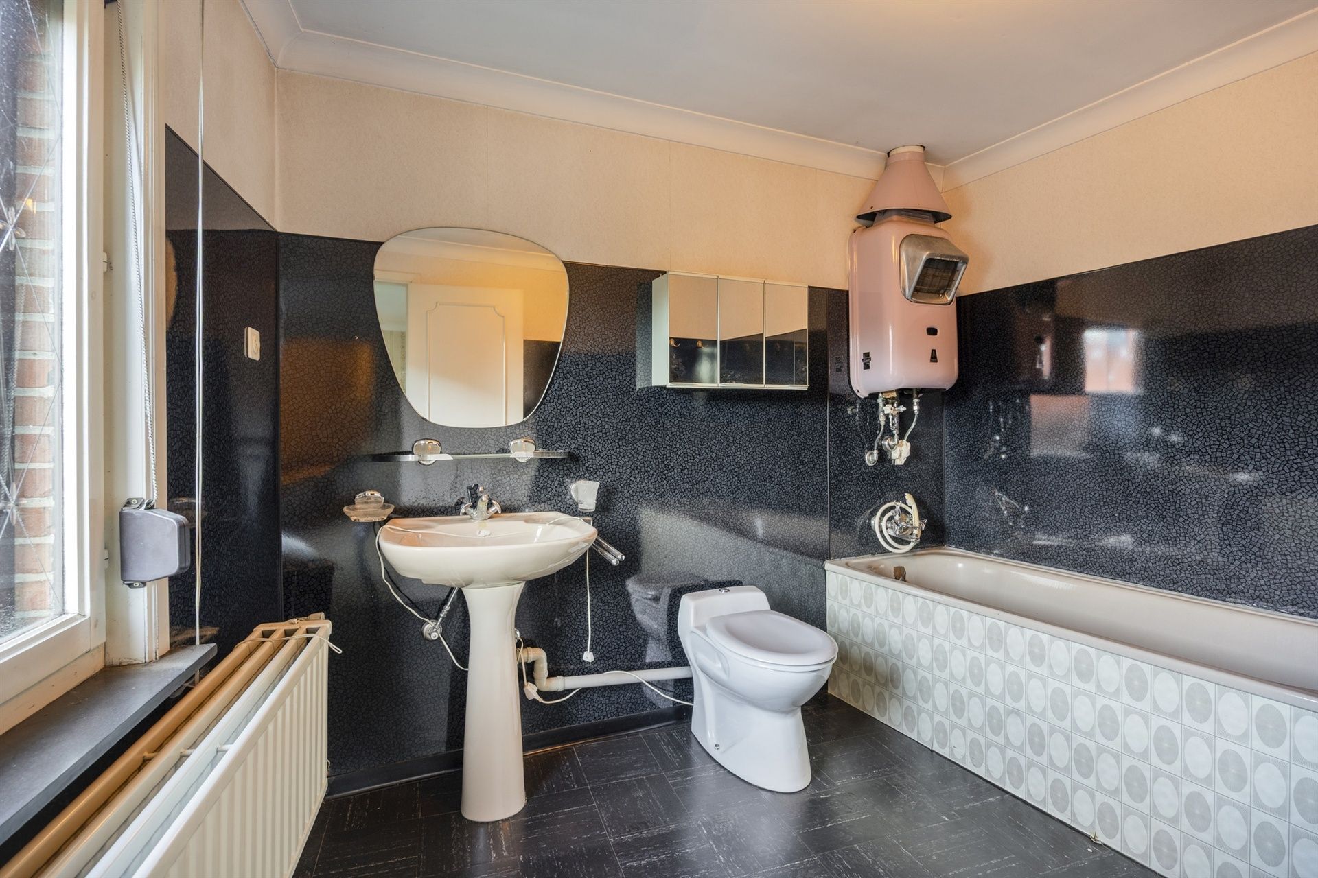 Rustiggelegen woning met atelier en knusse tuin! foto 14