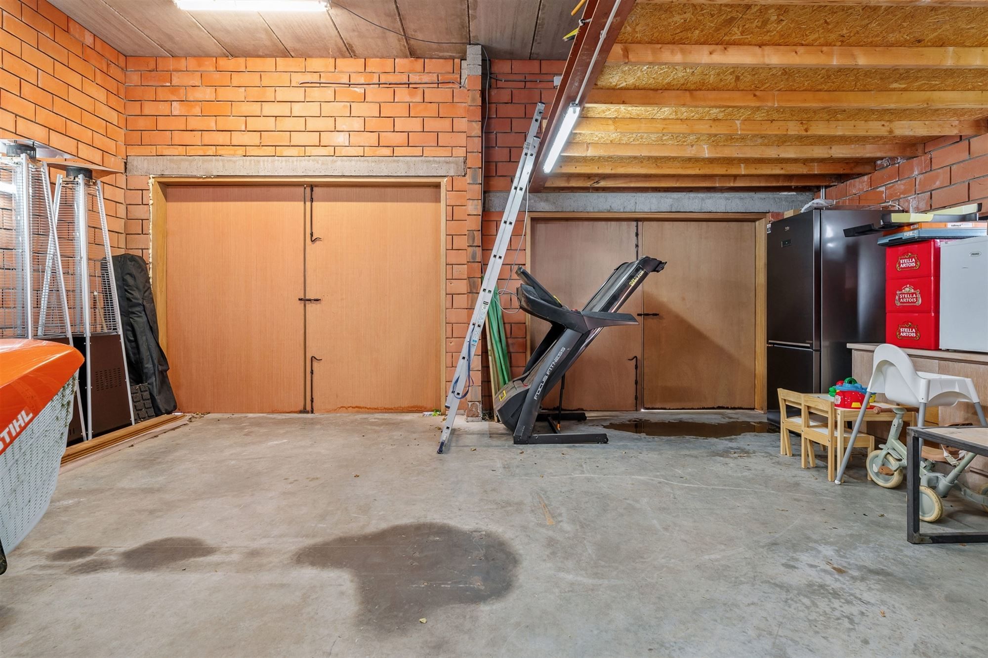 PRACHTIG GERENOVEERDE WONING MET RUIME GARAGE OP IDEALE LIGGING! foto 28