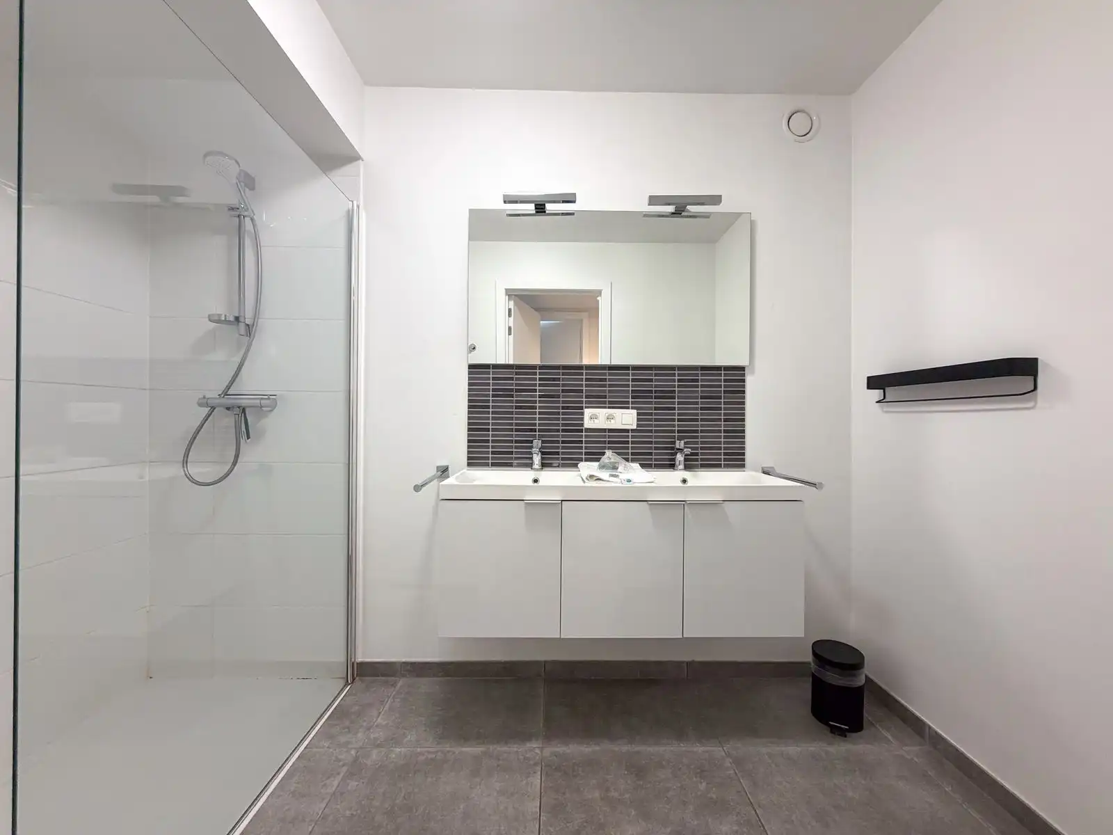 Jonge residentie met 2 slaapkamers en 2 terrassen foto 9