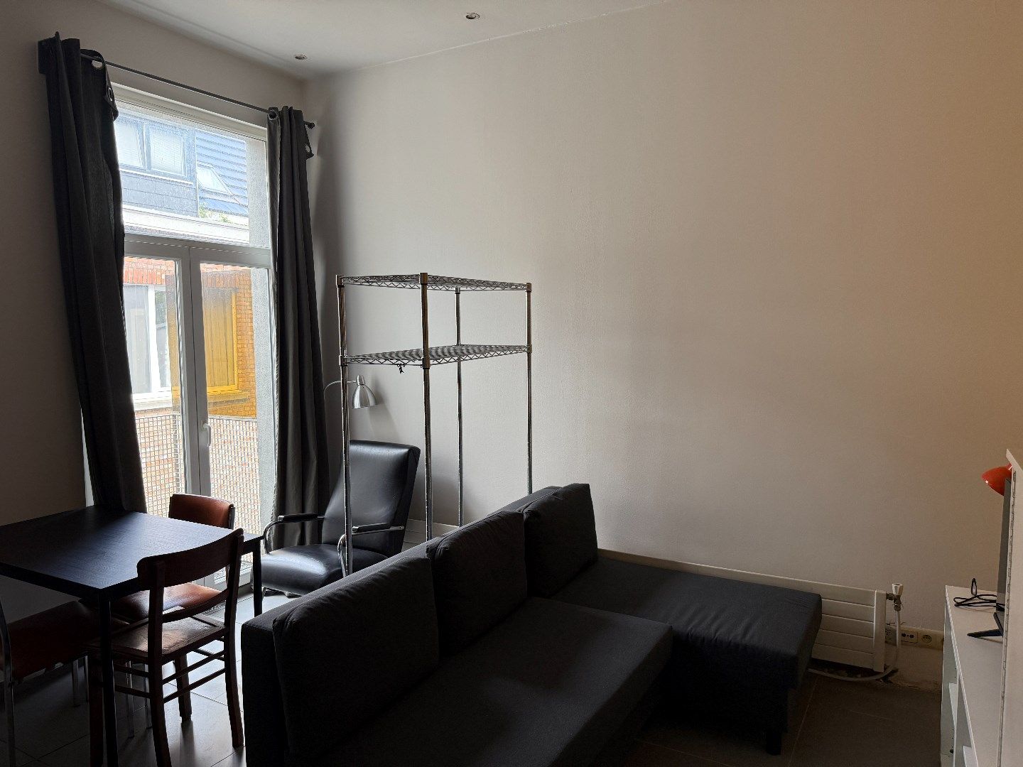 Gemeubelde studio met balkon foto 4
