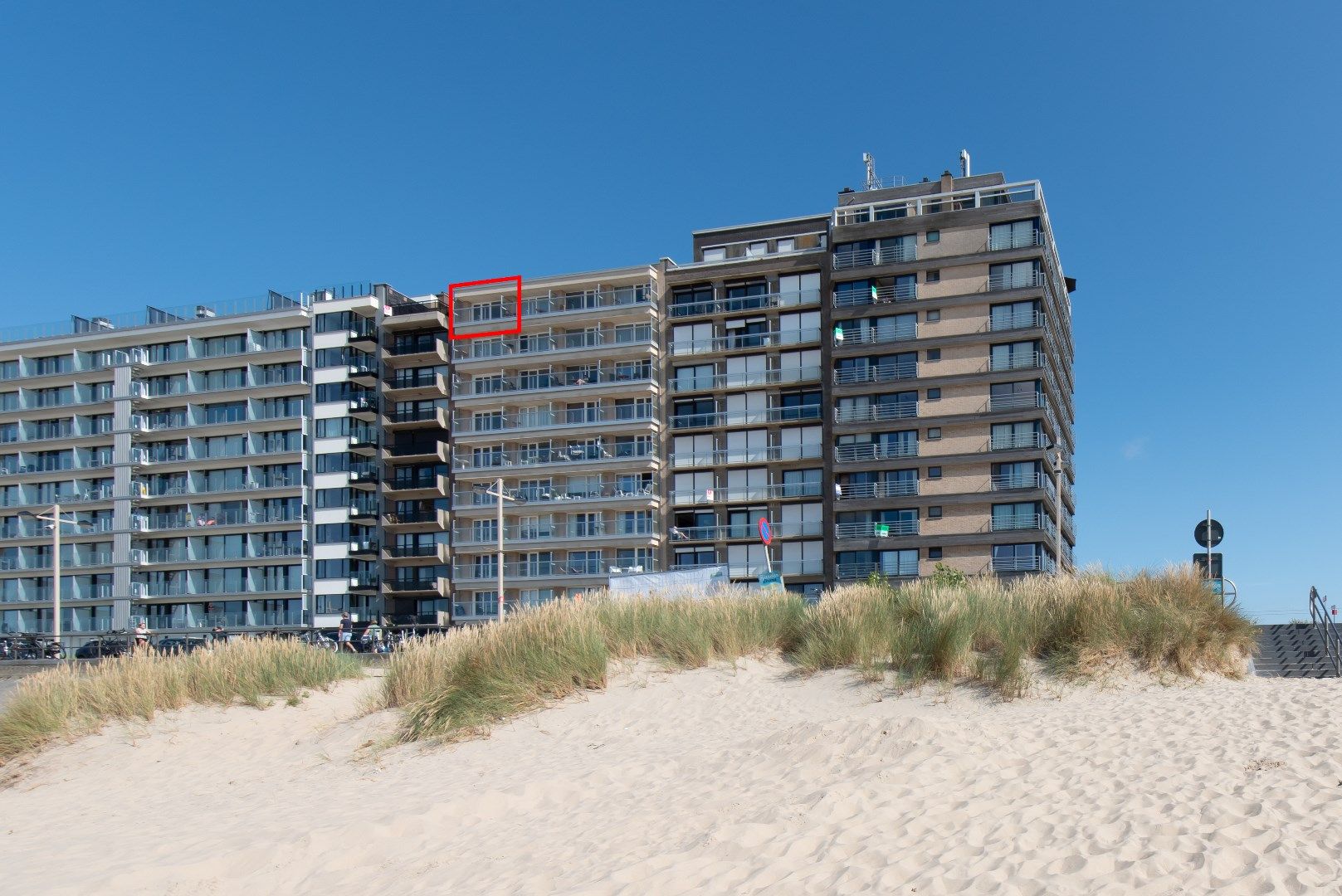 Uniek gerenoveerd doorloopappartement met frontaal zeezicht in residentie Pearl Beach te Middelkerke foto 17