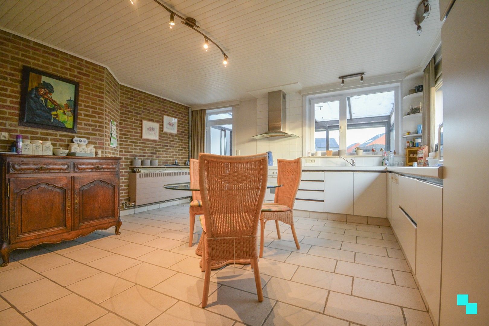 Verrassend ruime HOB met praktijk te Sint-Henricus foto 7