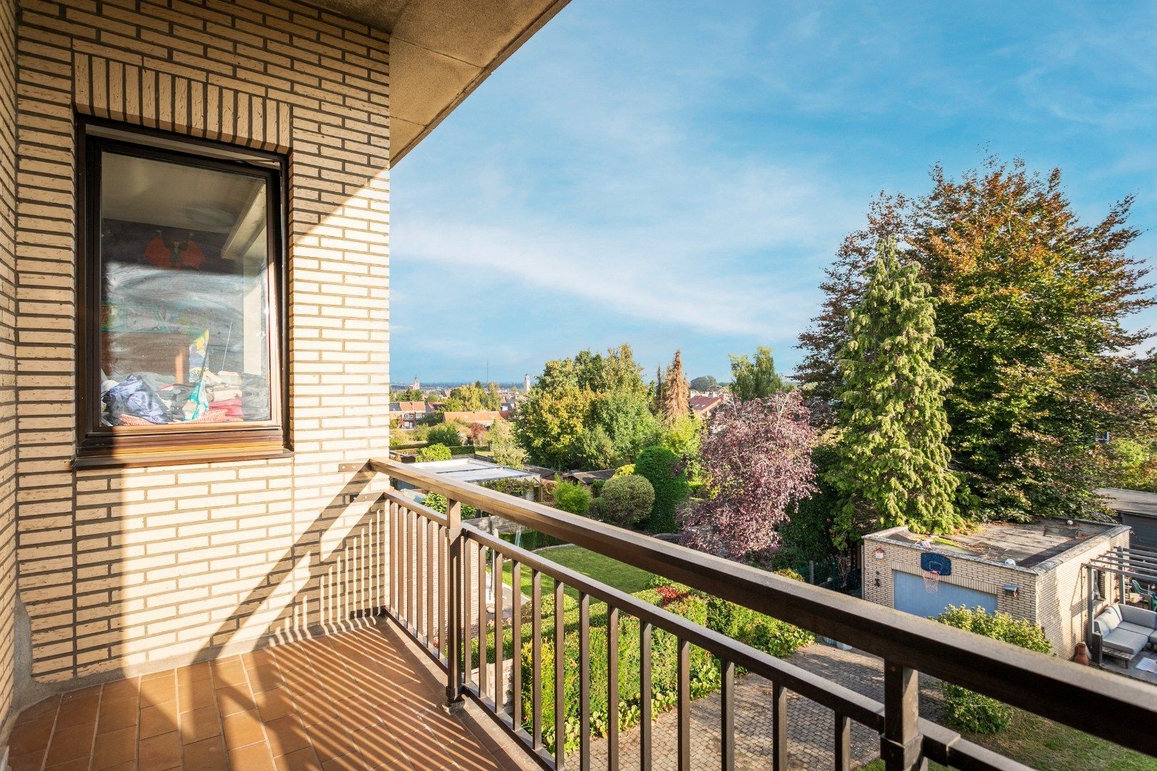 Solide woning met 6 slaapkamers, tuin en garage  foto 16