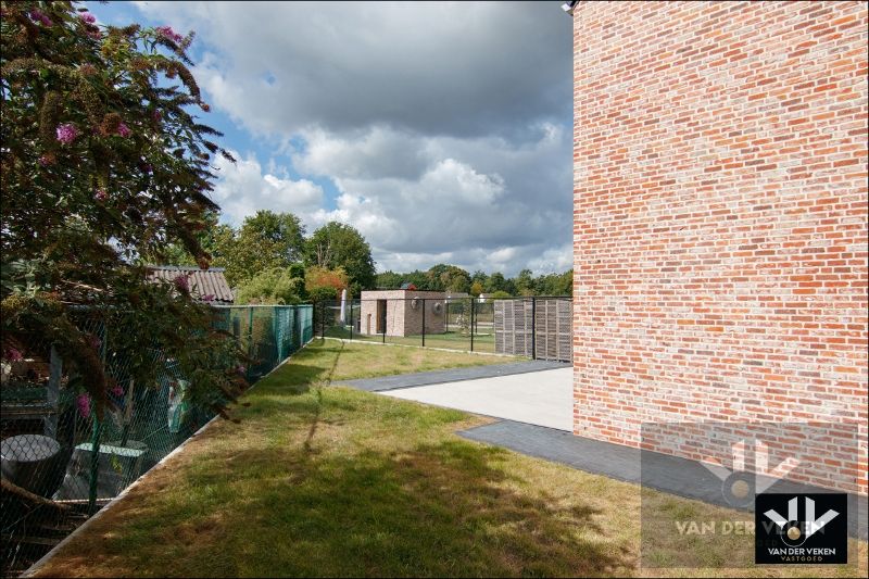 Totaal en hoogwaardig afgewerkte, moderne pastoriestijl nieuwbouwwoning op een steenworp van het natuurgebied 'Dautenweyers' te Diepenbeek foto 26