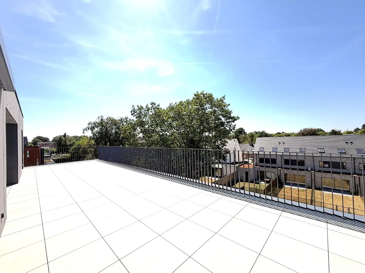 Mooie penthouse met 2 slaapkamers en fenomenaal terras op een gegeerde ligging! foto {{pictureIndex}}