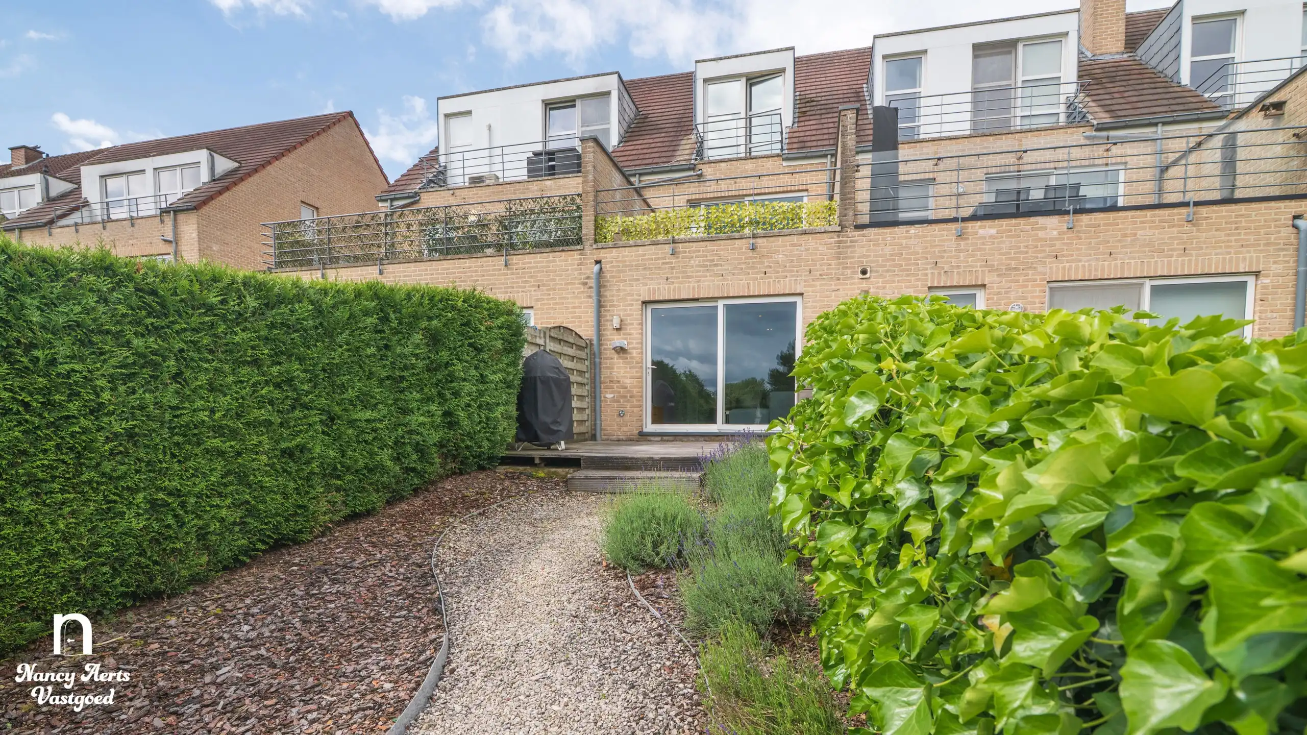 Lichtrijk gelijkvloers appartement met tuin en mooi uitzicht foto 17