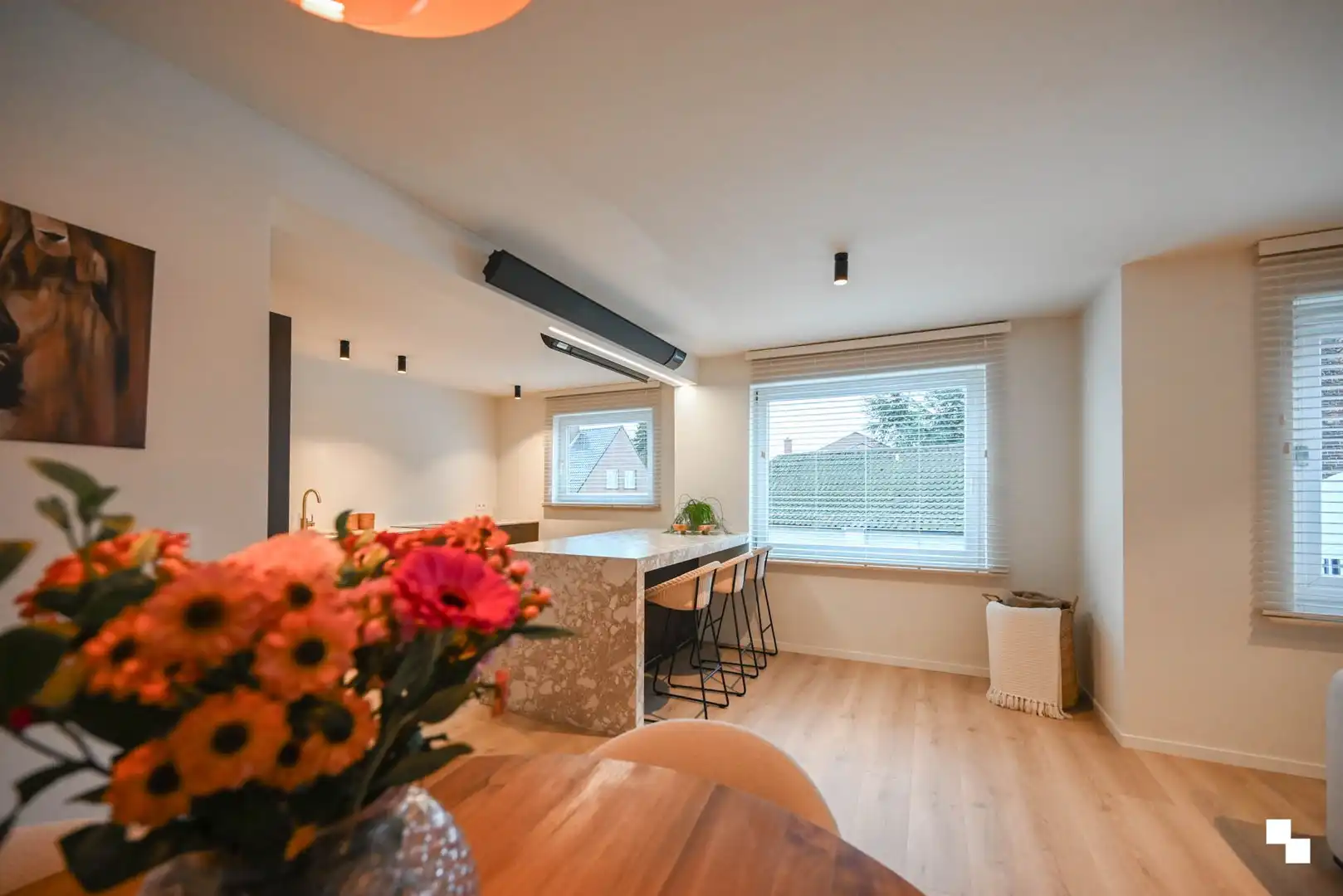 Hoogwaardig afgewerkt appartement in hartje Ingelmunster foto 2