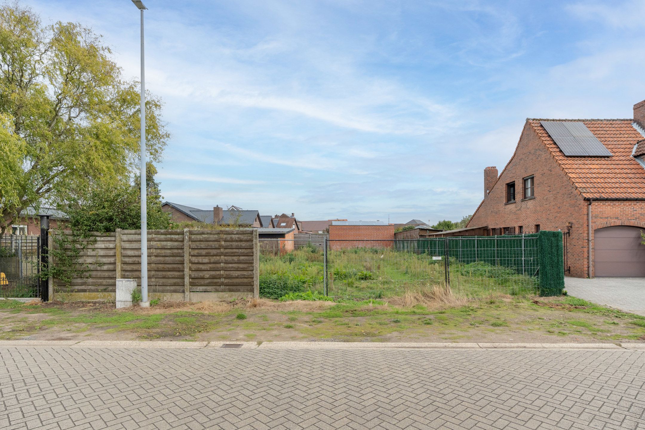 Zeer gunstig gelegen bouwgrond van 444 m² voor ruime HOB foto {{pictureIndex}}