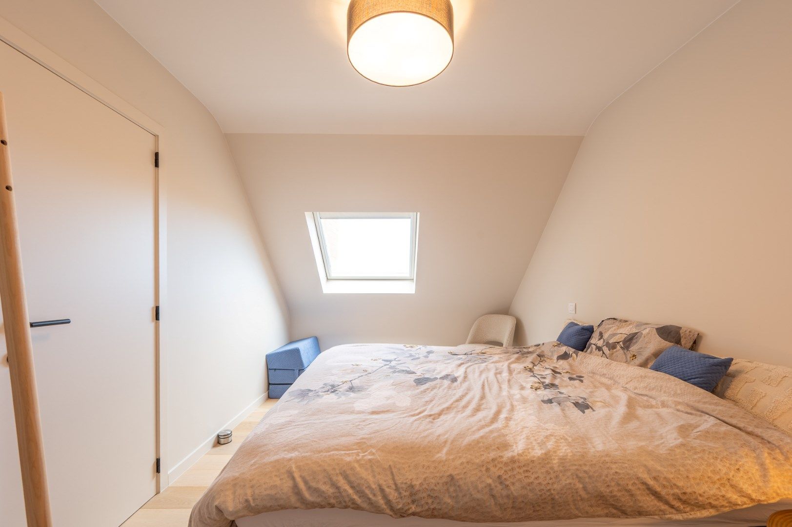Volledig gerenoveerde duplex penthouse met 3 volwaardige slaapkamers in het centrum van Knokke. foto 13