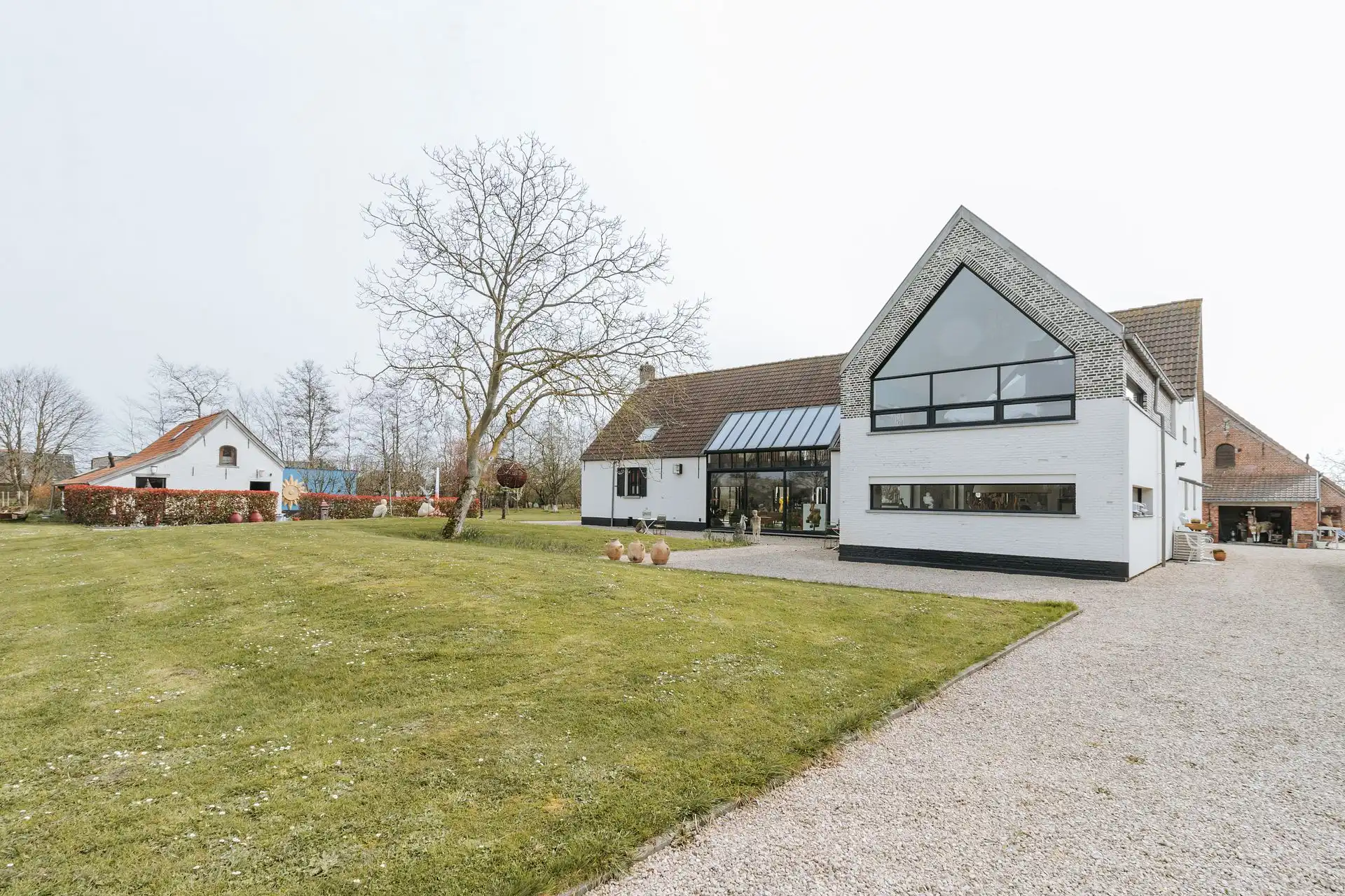 Uniek landgoed met hoeve, atelier, gastenverblijf en stallen foto 9