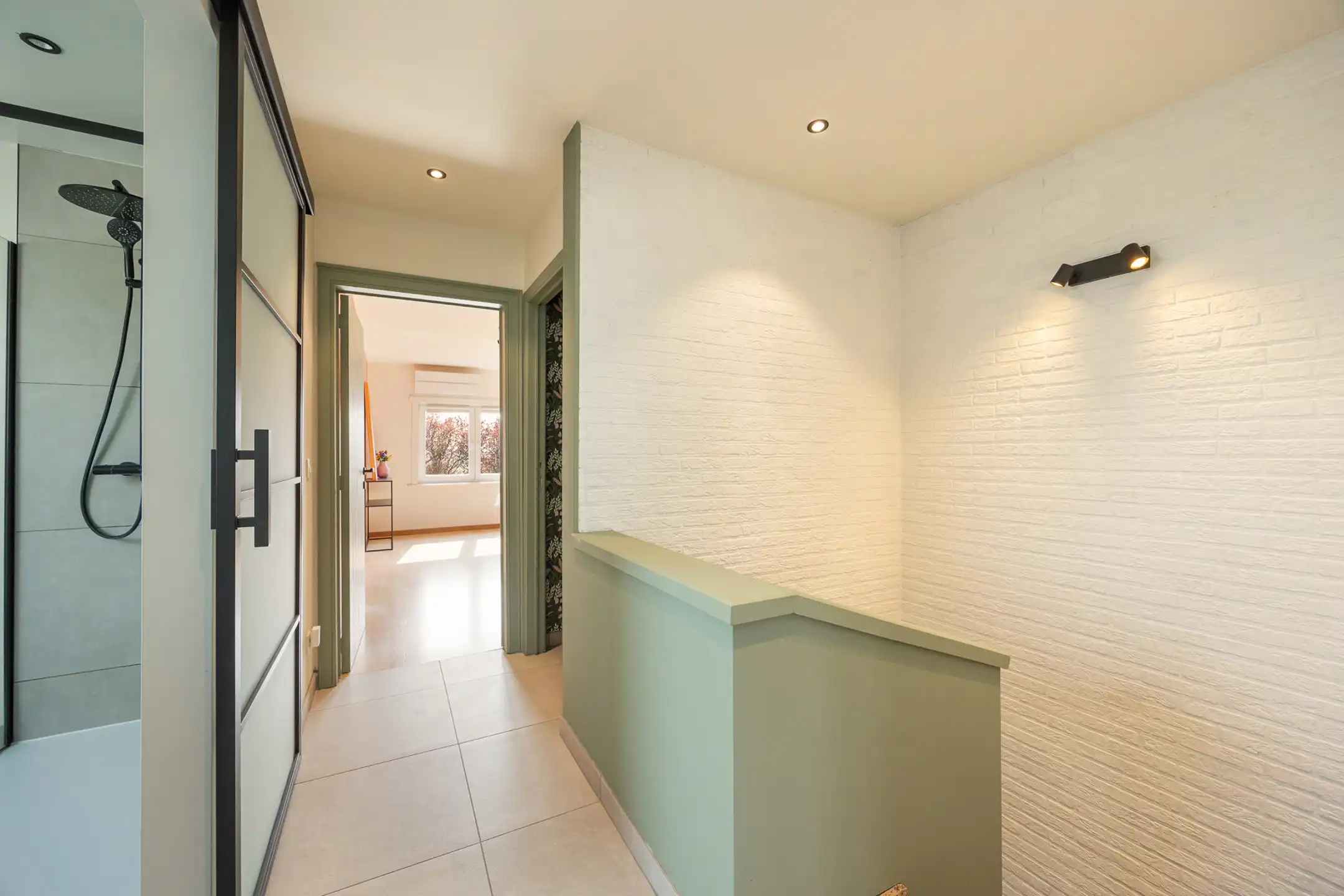 Instapklare halfopen bebouwing met zicht op velden foto 9