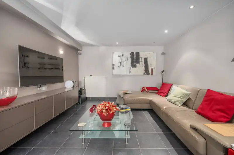 Roeselare-Centrum – Luxueus appartement met commerciële mogelijkheid foto 2