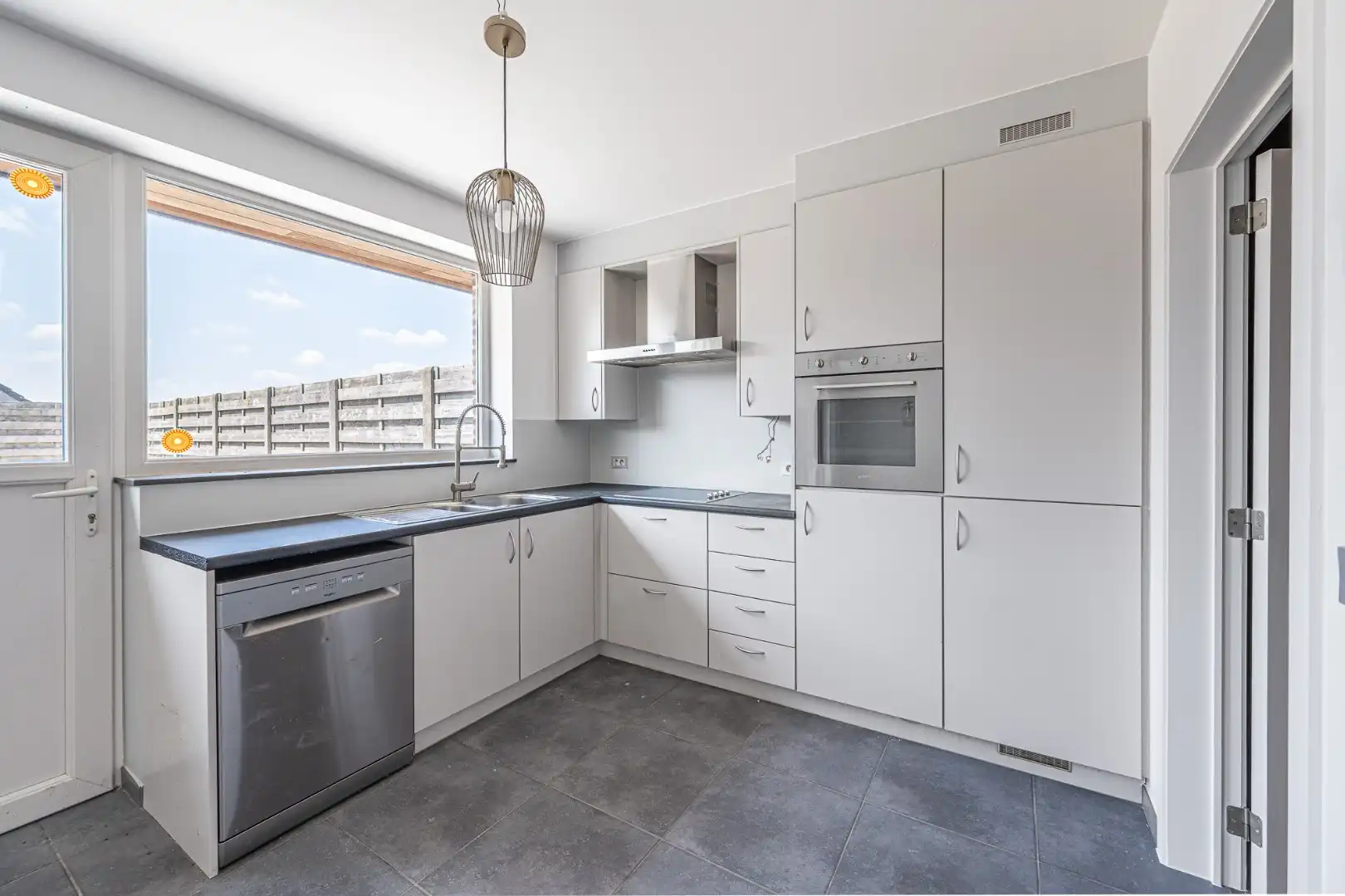 Instapklare woning met 3 slaapkamers, garage en zonnige tuin in Dadizele foto 4