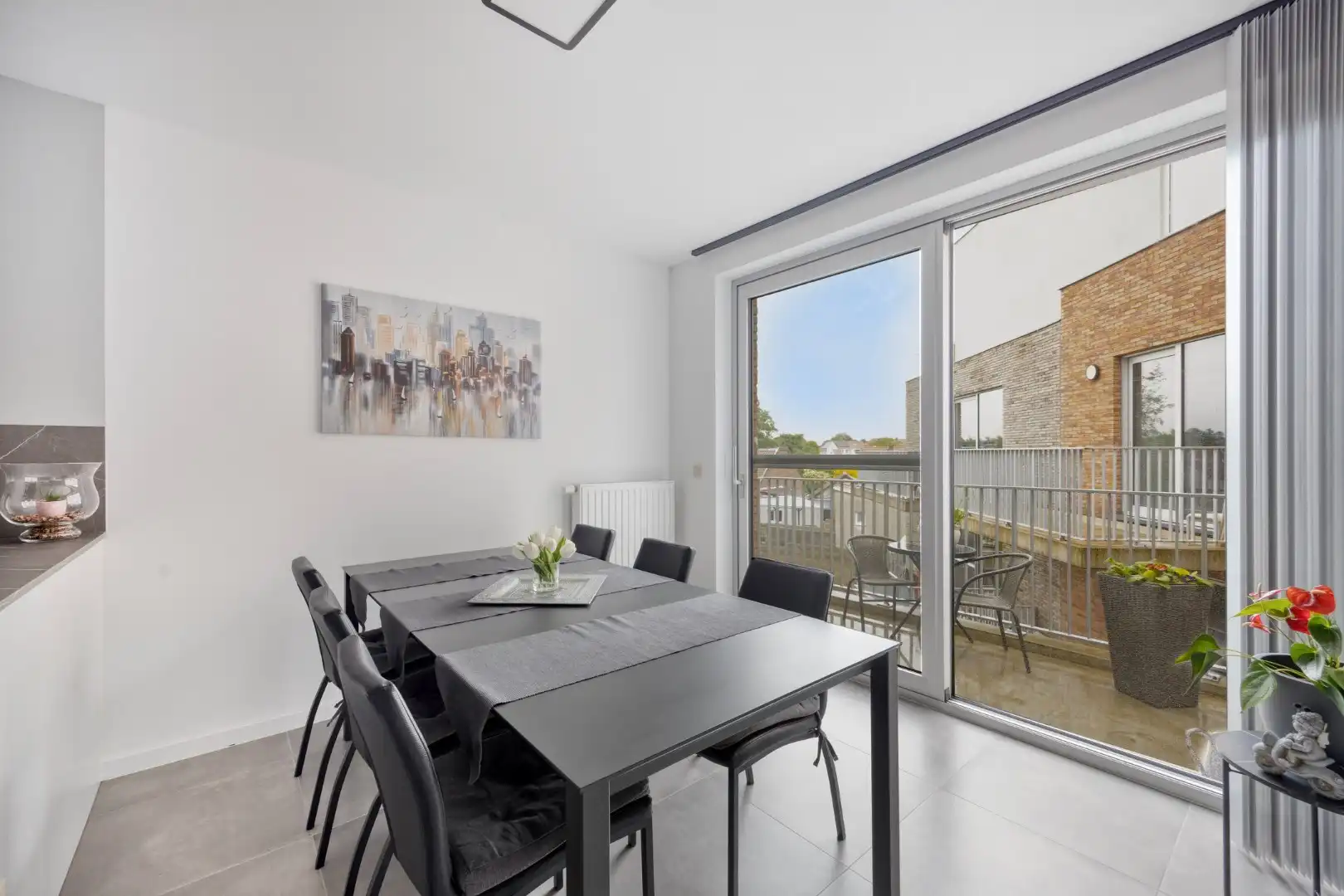 Instapklaar BEN-appartement met mooi terras en 2 autostaanplaatsen foto 7